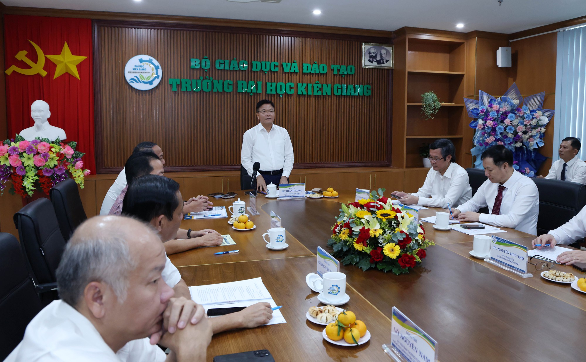 Phó Thủ tướng Lê Thành Long: Đại học Kiên Giang cần tập trung hơn cho nghiên cứu khoa học, đổi mới sáng tạo- Ảnh 4. Phó Thủ tướng Lê Thành Long: Đại học Kiên Giang cần tập trung hơn cho nghiên cứu khoa học, đổi mới sáng tạo- Ảnh 4.