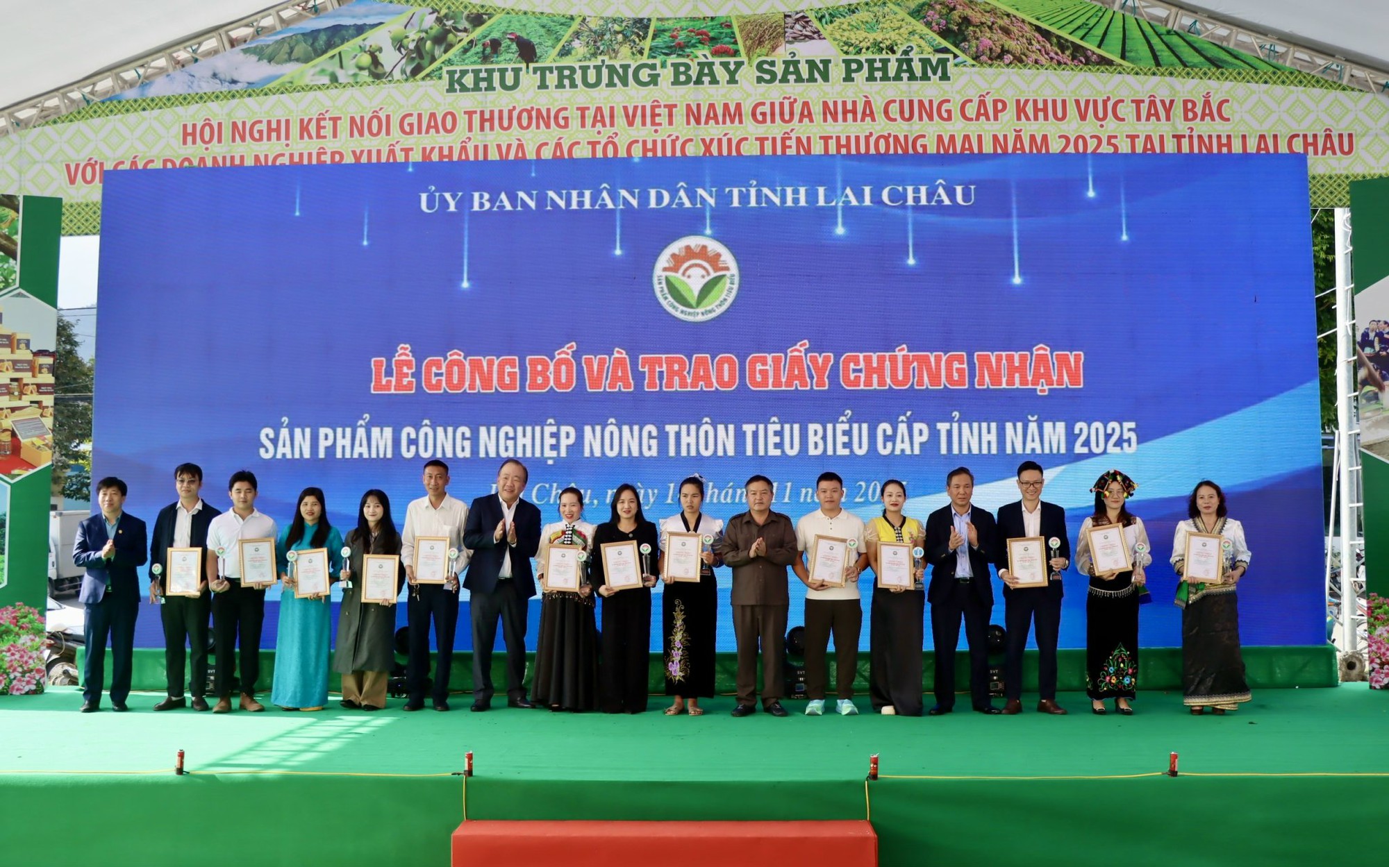 Khai mạc Ngày hội sản phẩm vùng đồng bào dân tộc thiểu số và miền núi phía Bắc- Ảnh 2. Khai mạc Ngày hội sản phẩm vùng đồng bào dân tộc thiểu số và miền núi phía Bắc- Ảnh 2.