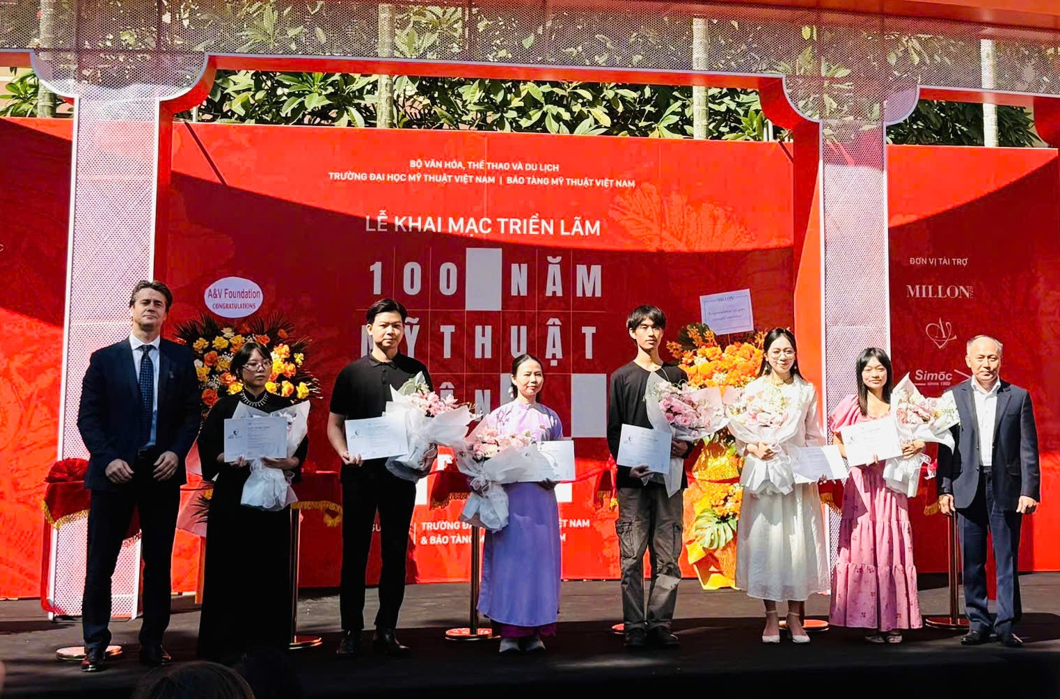 150 tác phẩm tranh, tượng, phù điêu tại Triển lãm ‘100 năm Mỹ thuật hiện đại’- Ảnh 4. 150 tác phẩm tranh, tượng, phù điêu tại Triển lãm ‘100 năm Mỹ thuật hiện đại’- Ảnh 4.