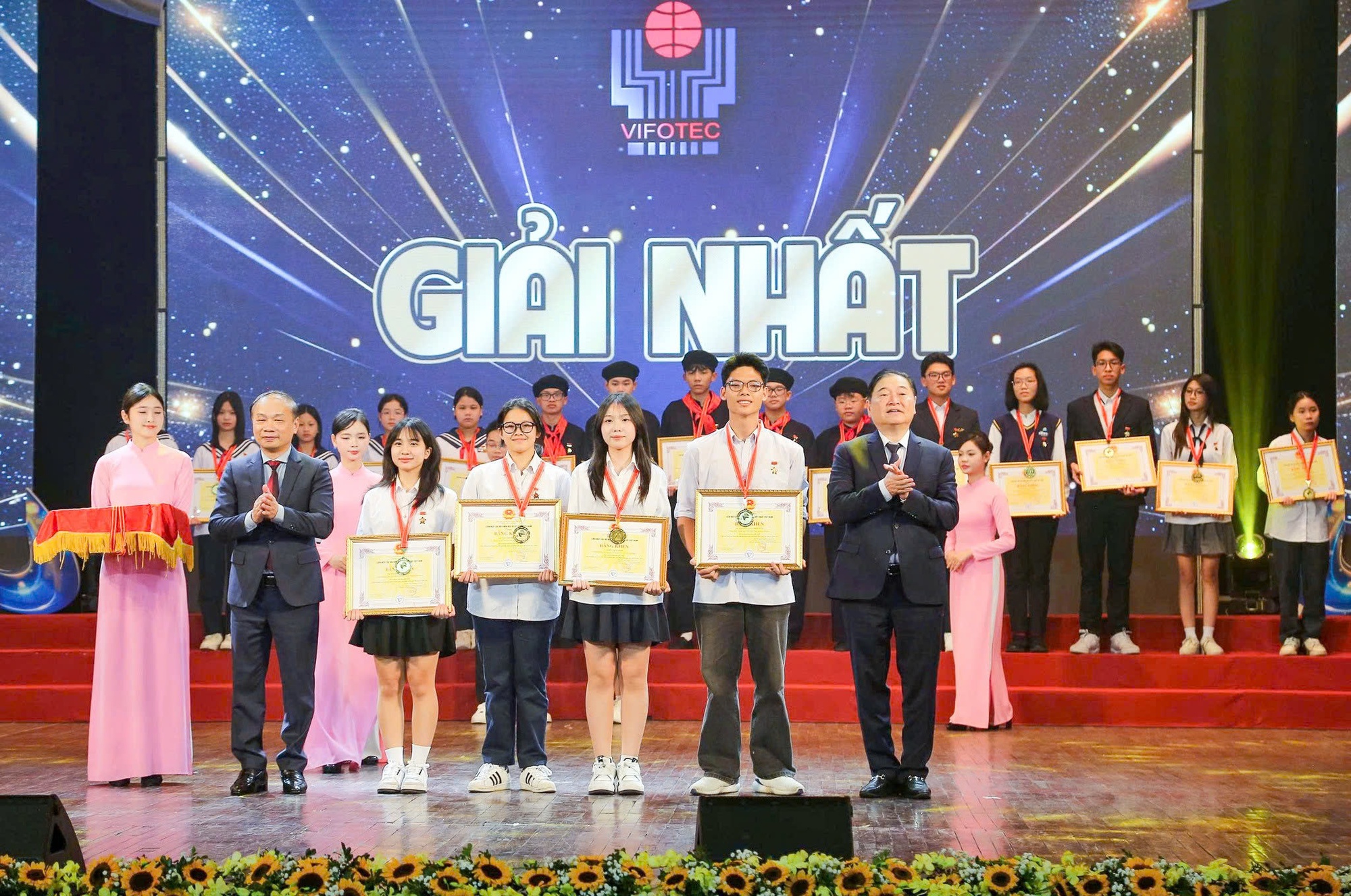 5 đề tài xuất sắc đoạt giải Nhất Cuộc thi Sáng tạo Thanh thiếu niên, Nhi đồng toàn quốc 2025- Ảnh 1. 5 đề tài xuất sắc đoạt giải Nhất Cuộc thi Sáng tạo Thanh thiếu niên, Nhi đồng toàn quốc 2025- Ảnh 1.