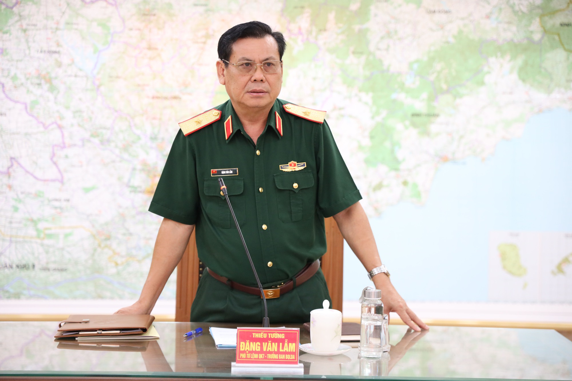 Bổ nhiệm lại chức vụ Phó Tư lệnh Quân khu 7 đối với Thiếu tướng Đặng Văn Lẫm- Ảnh 1. Bổ nhiệm lại chức vụ Phó Tư lệnh Quân khu 7 đối với Thiếu tướng Đặng Văn Lẫm- Ảnh 1.