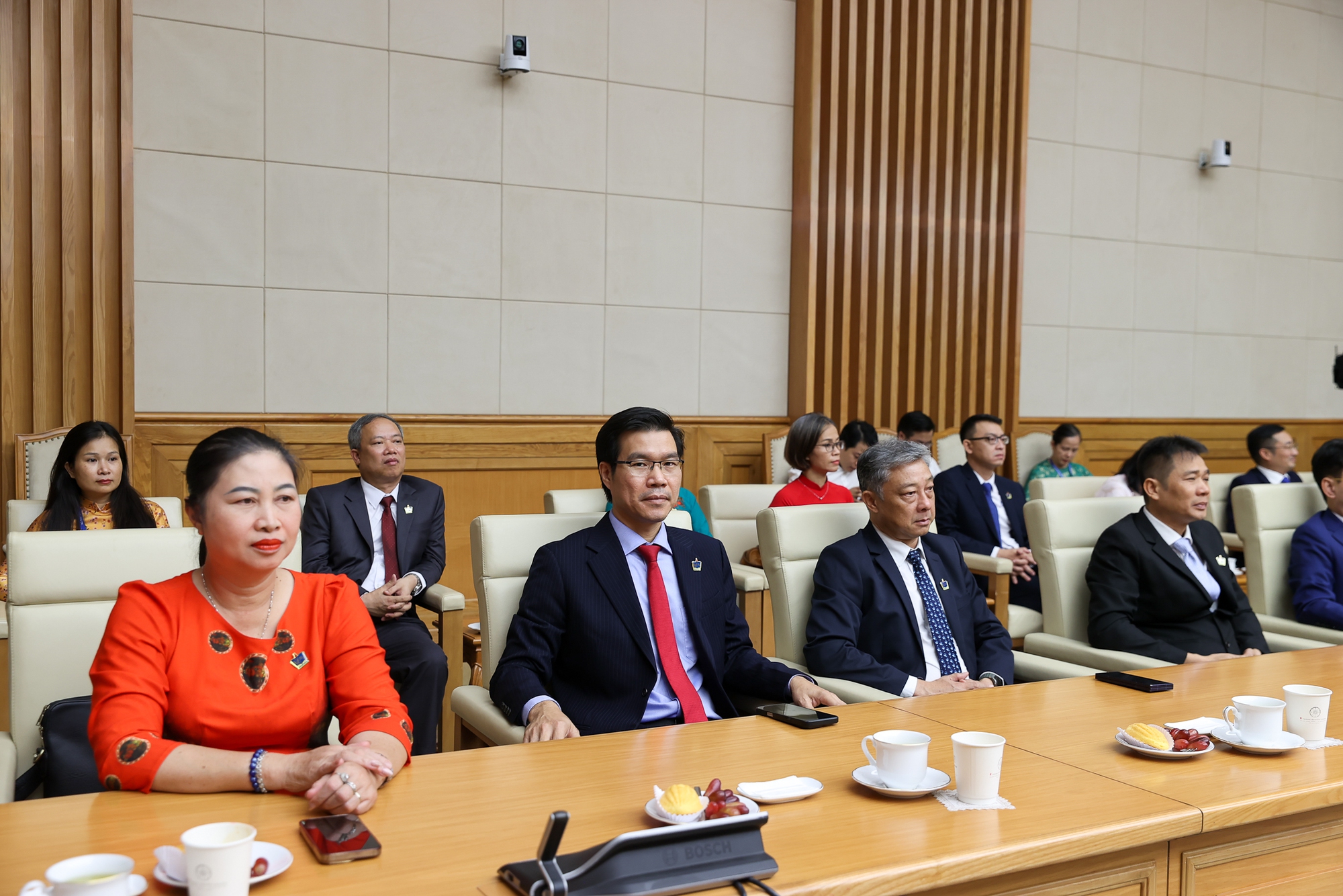 Thủ tướng: Đầu tư cho con người là đầu tư quan trọng nhất- Ảnh 10. Thủ tướng: Đầu tư cho con người là đầu tư quan trọng nhất- Ảnh 10.