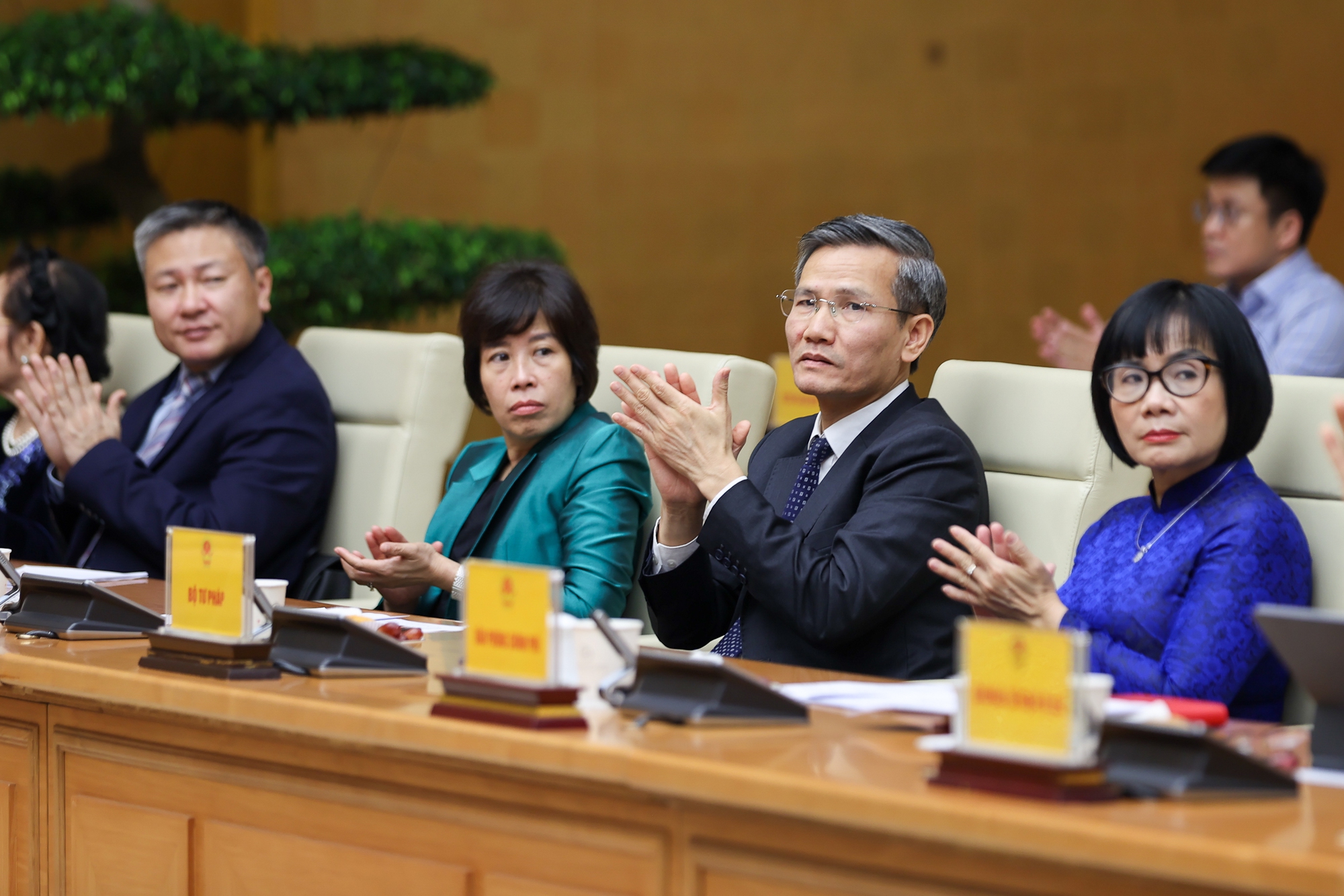 Thủ tướng: Đầu tư cho con người là đầu tư quan trọng nhất- Ảnh 11. Thủ tướng: Đầu tư cho con người là đầu tư quan trọng nhất- Ảnh 11.