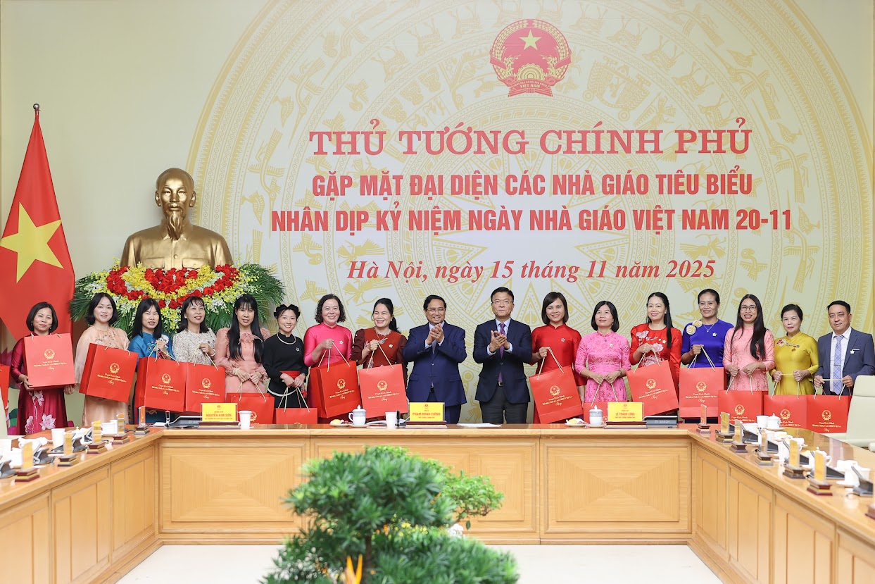 Thủ tướng: Đầu tư cho con người là đầu tư quan trọng nhất- Ảnh 13. Thủ tướng: Đầu tư cho con người là đầu tư quan trọng nhất- Ảnh 13.