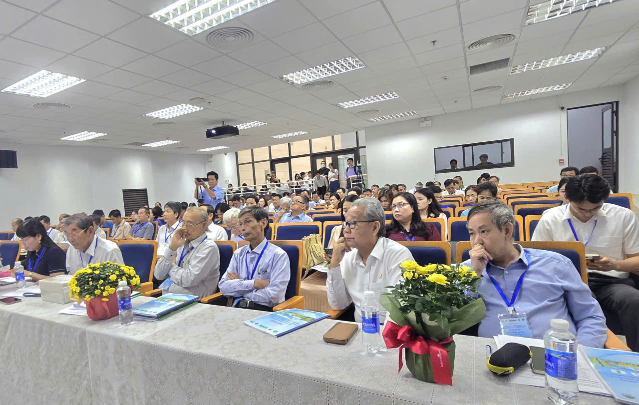 Thúc đẩy chế phẩm sinh học trên lúa: 'Tấm vé xanh' cho hạt gạo Việt- Ảnh 1. Thúc đẩy chế phẩm sinh học trên lúa: 'Tấm vé xanh' cho hạt gạo Việt- Ảnh 1.