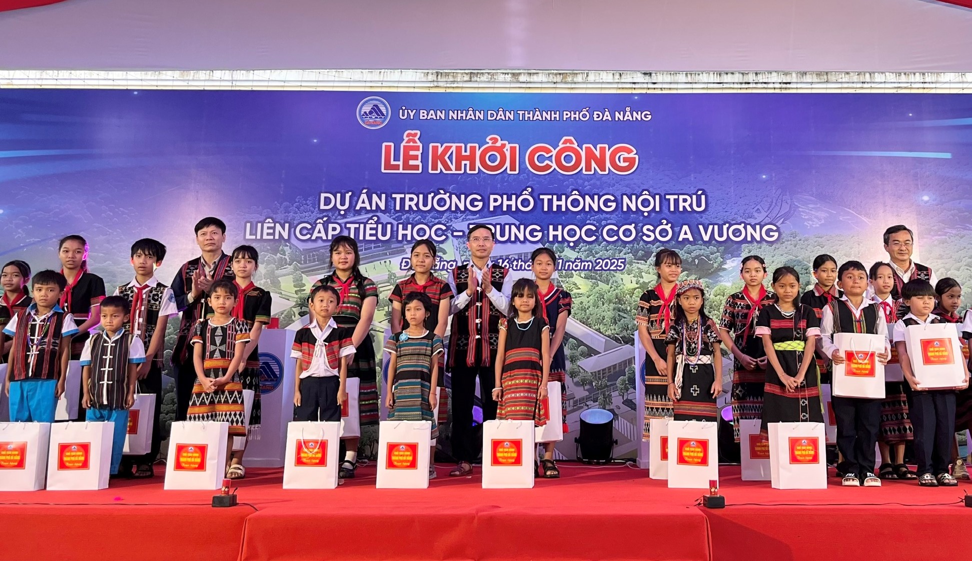 Đà Nẵng đồng loạt khởi công xây dựng trường nội trú liên cấp tại 5 xã biên giới- Ảnh 2. Đà Nẵng đồng loạt khởi công xây dựng trường nội trú liên cấp tại 5 xã biên giới- Ảnh 2.