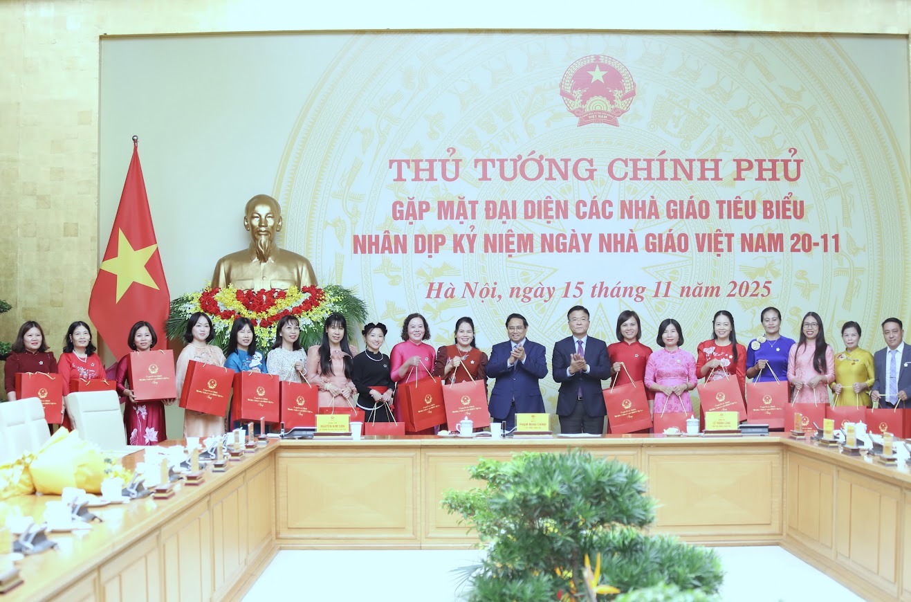 Nhà giáo ưu tú Đỗ Thị Ngọc Duyên: Ngọn lửa chuyển đổi số từ lớp học ở Thốt Nốt- Ảnh 3. Nhà giáo ưu tú Đỗ Thị Ngọc Duyên: Ngọn lửa chuyển đổi số từ lớp học ở Thốt Nốt- Ảnh 3.