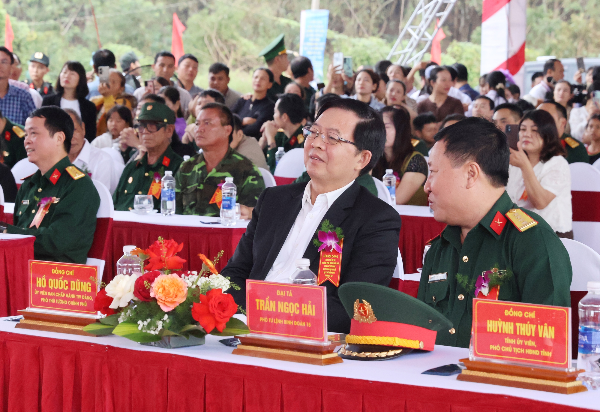 Phó Thủ tướng Hồ Quốc Dũng dự lễ khởi công 7 trường nội trú biên giới tỉnh Gia Lai- Ảnh 2. Phó Thủ tướng Hồ Quốc Dũng dự lễ khởi công 7 trường nội trú biên giới tỉnh Gia Lai- Ảnh 2.