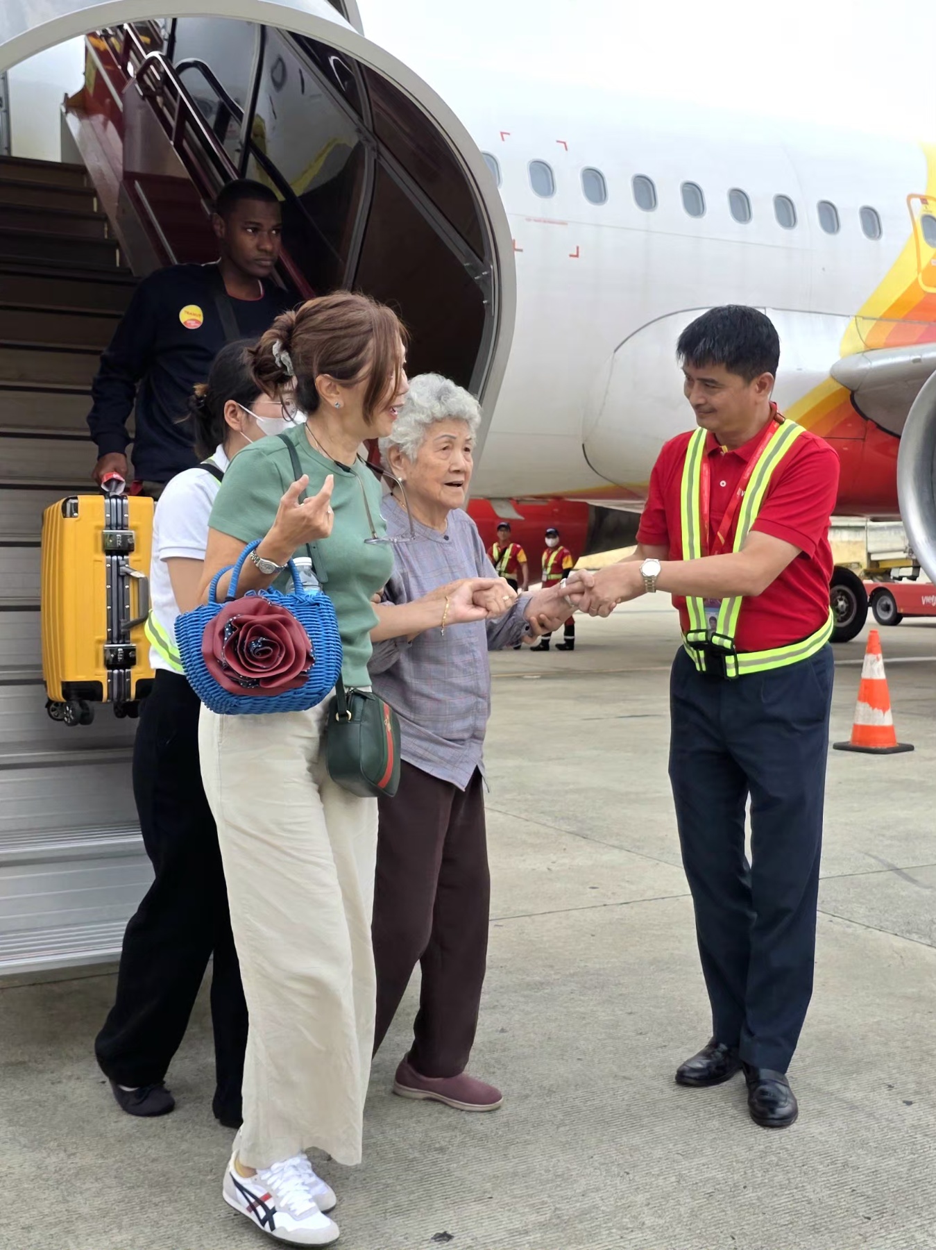 Tỷ lệ đúng giờ tăng mạnh tại Tân Sơn Nhất sau khi Vietjet tự phục vụ mặt đất, tạo đà cho cao điểm cuối năm- Ảnh 7.