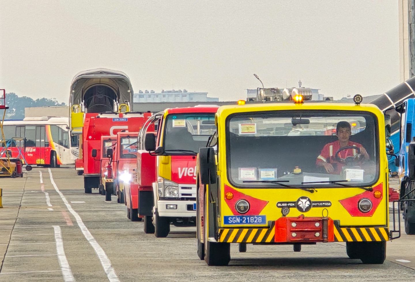 Tỷ lệ đúng giờ tăng mạnh tại Tân Sơn Nhất sau khi Vietjet tự phục vụ mặt đất, tạo đà cho cao điểm cuối năm- Ảnh 6. Tỷ lệ đúng giờ tăng mạnh tại Tân Sơn Nhất sau khi Vietjet tự phục vụ mặt đất, tạo đà cho cao điểm cuối năm- Ảnh 6.