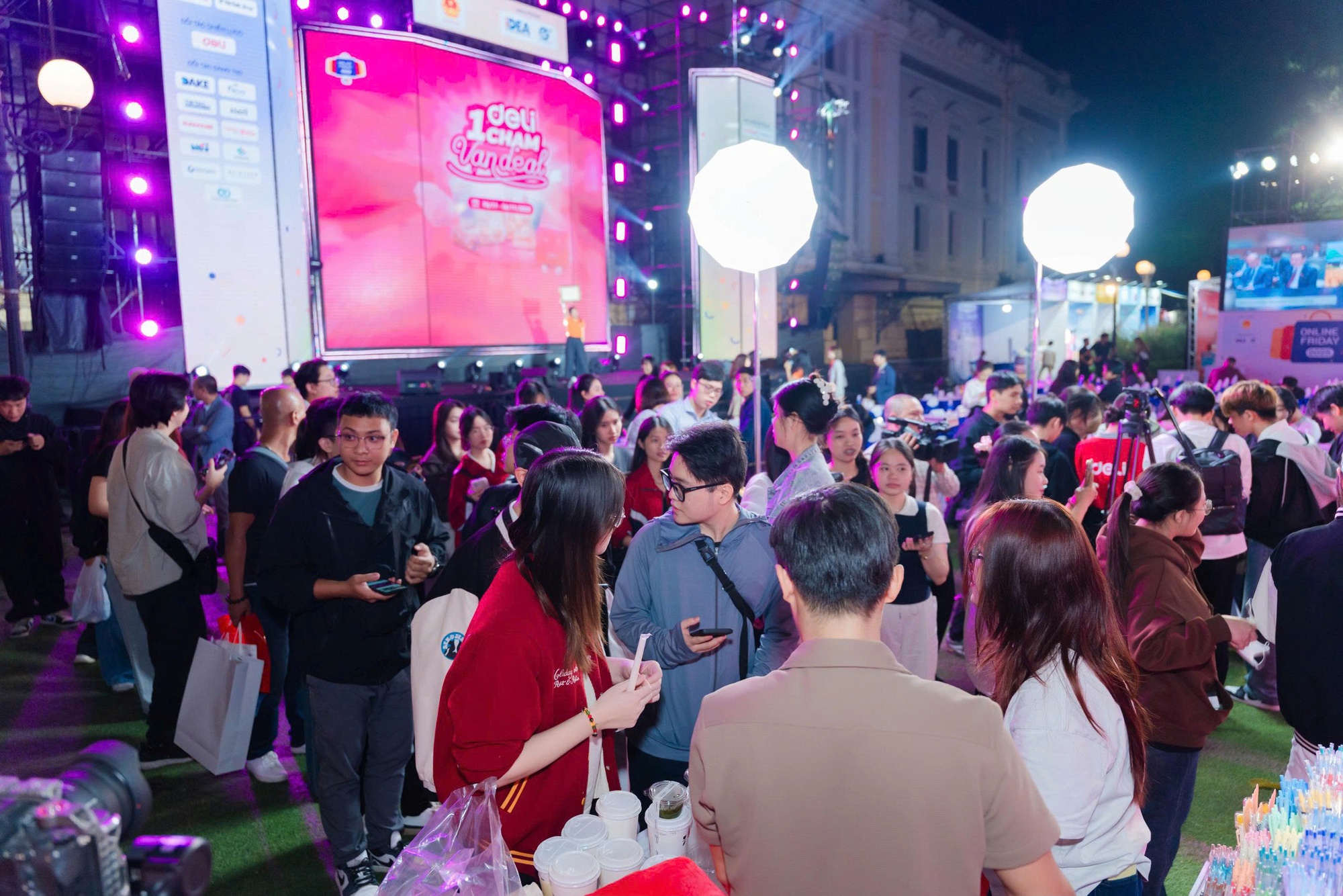 Xu hướng mua sắm số an toàn và minh bạch tại Online Friday 2025- Ảnh 2. Xu hướng mua sắm số an toàn và minh bạch tại Online Friday 2025- Ảnh 2.