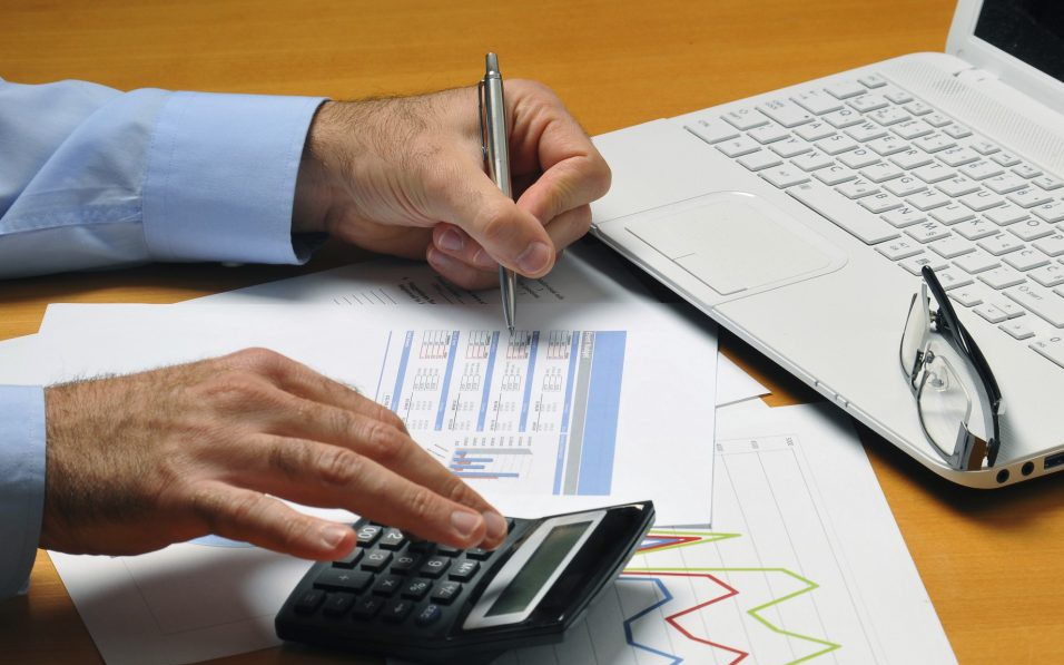 Xác định hình thức trả lương cho lao động nước ngoài tại Việt Nam