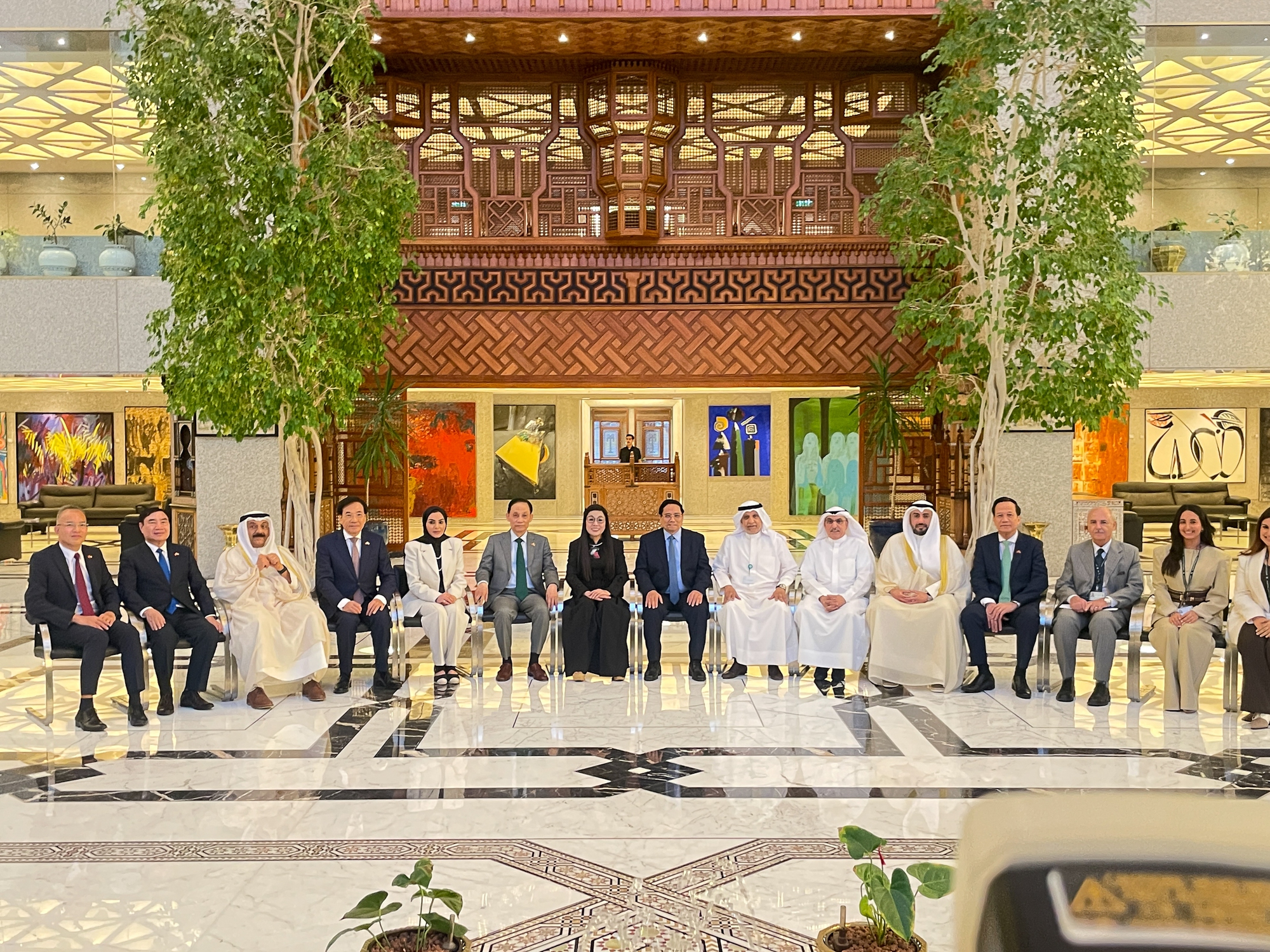 Thủ tướng đề nghị Quỹ Kuwait tăng cường hợp tác, đầu tư với Việt Nam- Ảnh 8. Thủ tướng đề nghị Quỹ Kuwait tăng cường hợp tác, đầu tư với Việt Nam- Ảnh 8.