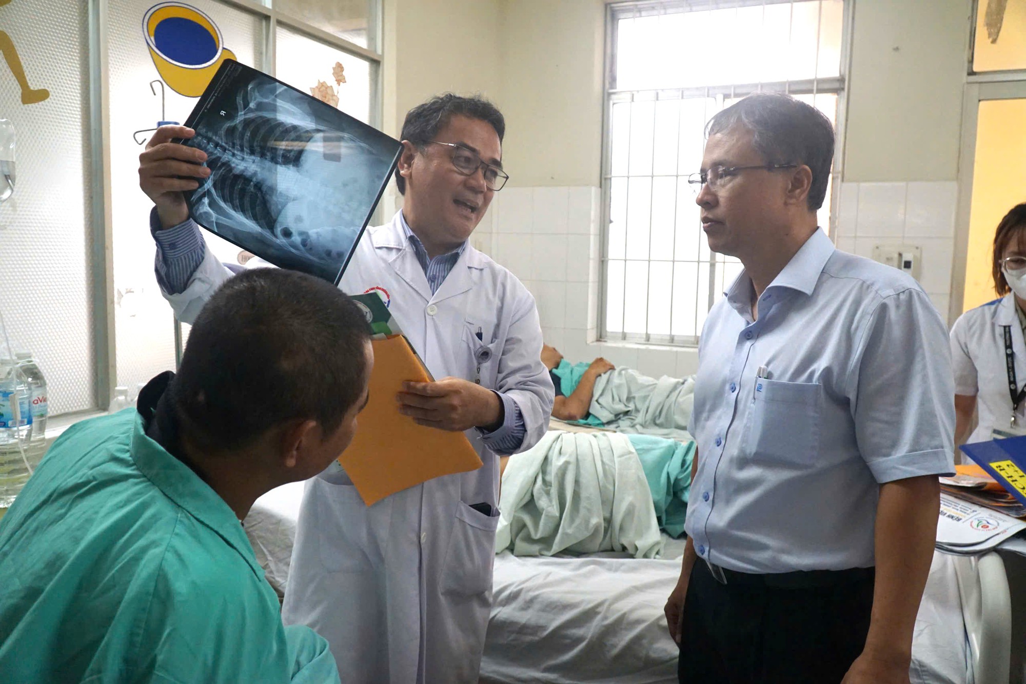 Lãnh đạo tỉnh Khánh Hòa thăm, động viên nạn nhân vụ sạt lở đèo Khánh Lê và Khánh Sơn- Ảnh 2. Lãnh đạo tỉnh Khánh Hòa thăm, động viên nạn nhân vụ sạt lở đèo Khánh Lê và Khánh Sơn- Ảnh 2.