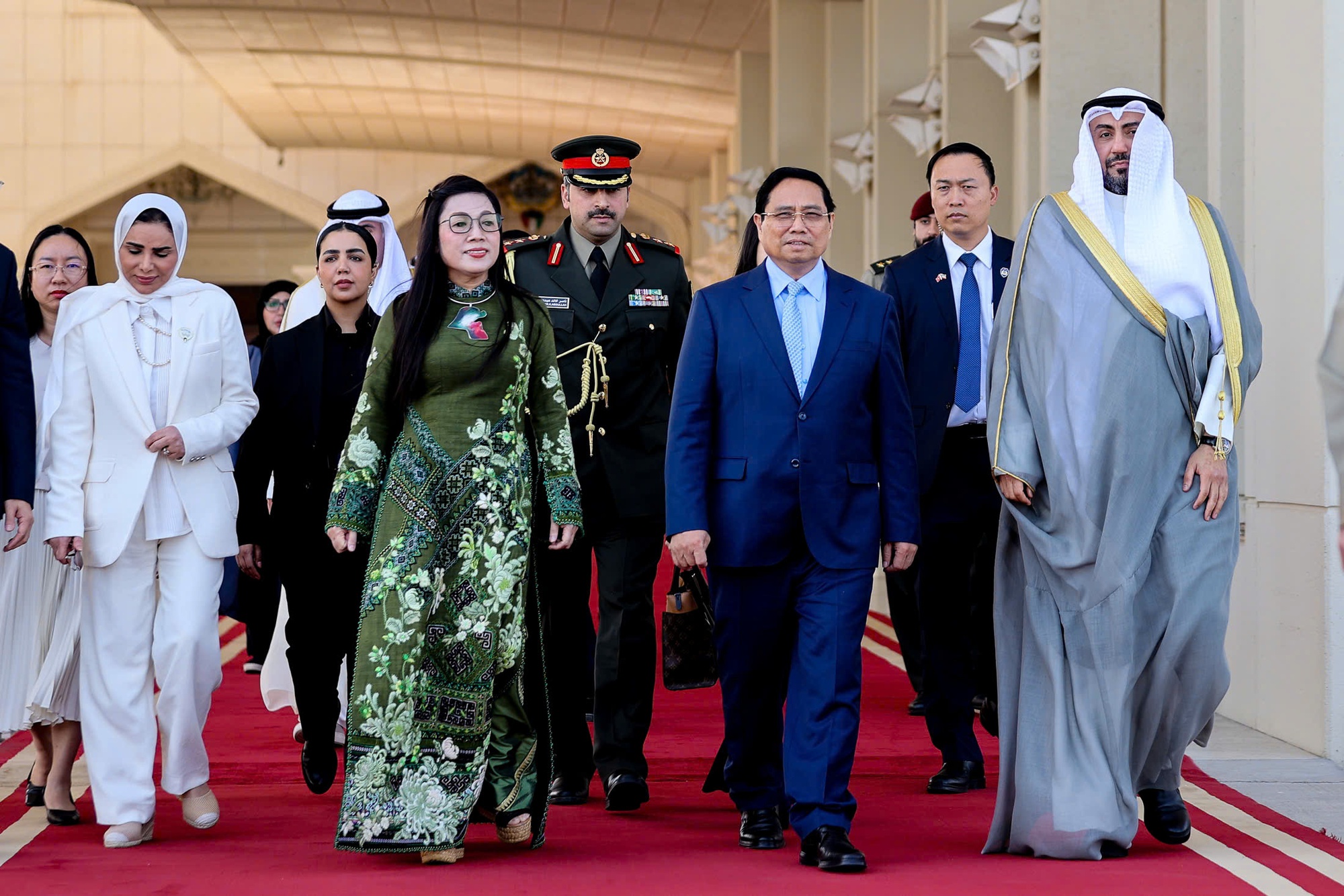 Thủ tướng Phạm Minh Chính rời Kuwait, lên đường thăm chính thức Algeria- Ảnh 1.