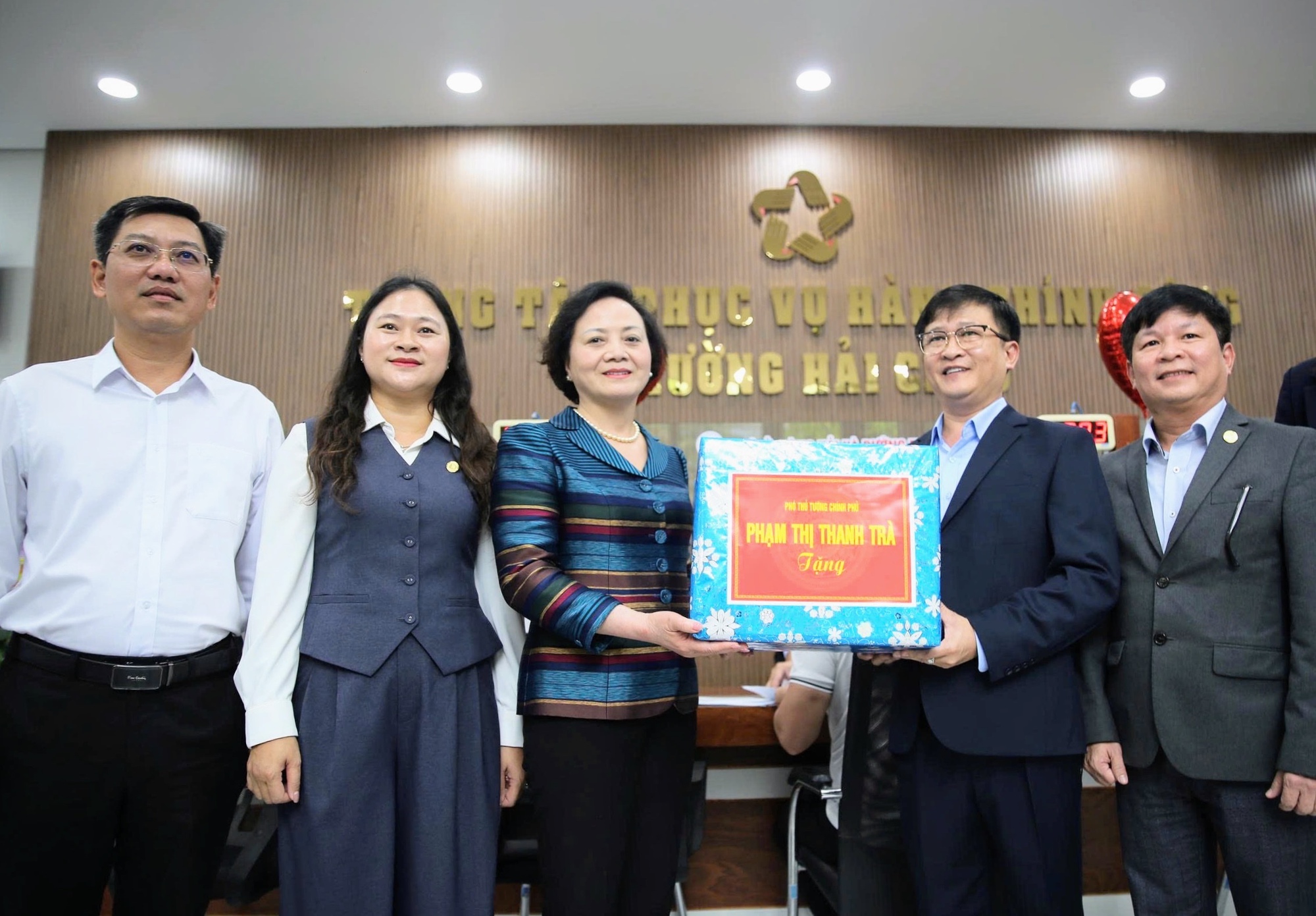 Phó Thủ tướng Phạm Thị Thanh Trà kiểm tra hoạt động Trung tâm phục vụ hành chính công phường Hải Châu, Đà Nẵng- Ảnh 3.