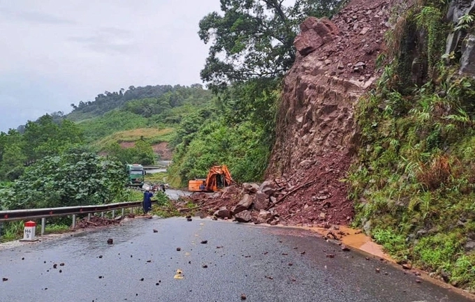 Tập trung ứng phó mưa lũ, đặt nhiệm vụ bảo đảm an toàn tính mạng cho Nhân dân lên trên hết, trước hết- Ảnh 1.