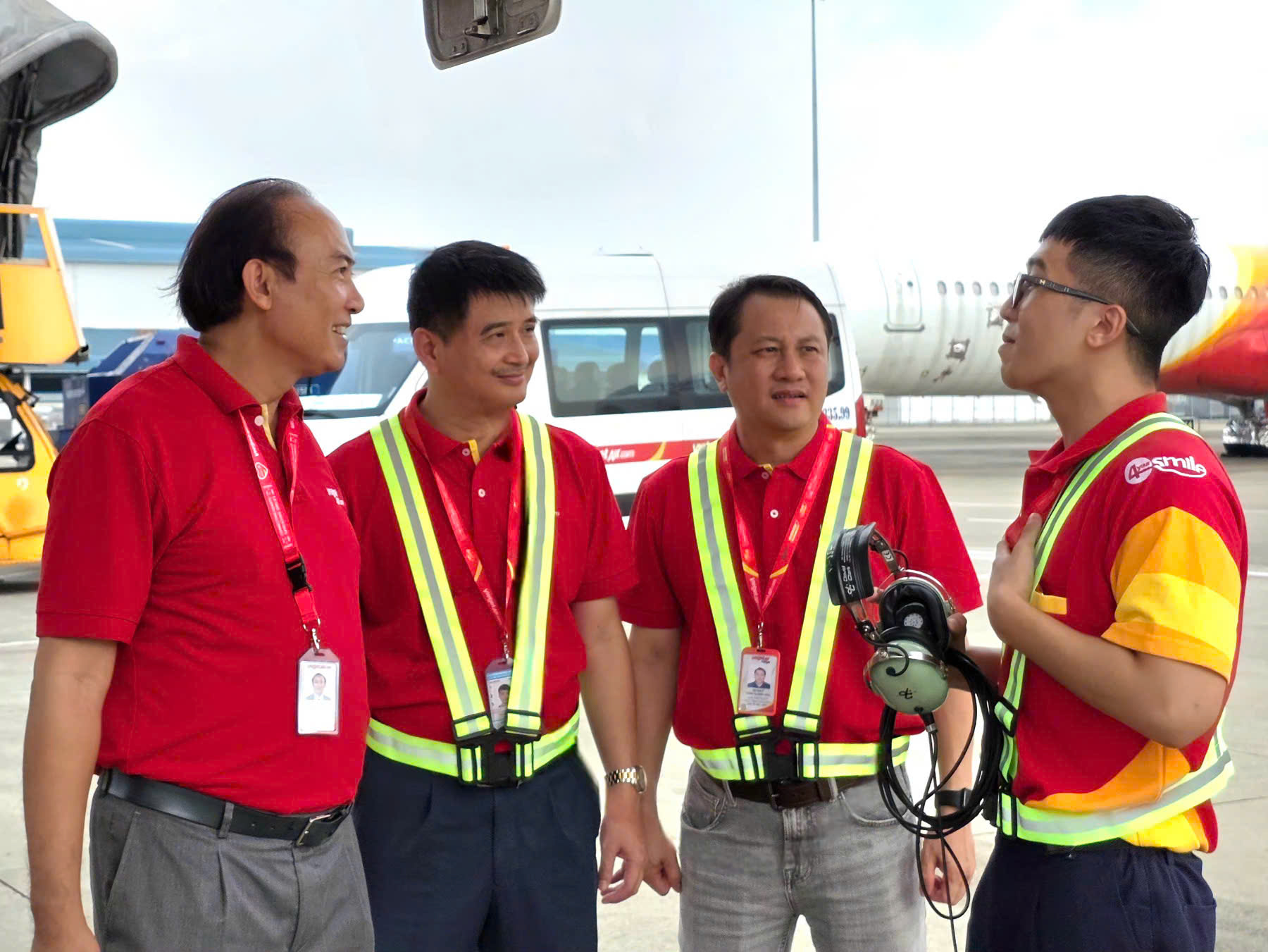 Tỷ lệ đúng giờ tăng mạnh tại Tân Sơn Nhất sau khi Vietjet tự phục vụ mặt đất, tạo đà cho cao điểm cuối năm- Ảnh 3. Tỷ lệ đúng giờ tăng mạnh tại Tân Sơn Nhất sau khi Vietjet tự phục vụ mặt đất, tạo đà cho cao điểm cuối năm- Ảnh 3.