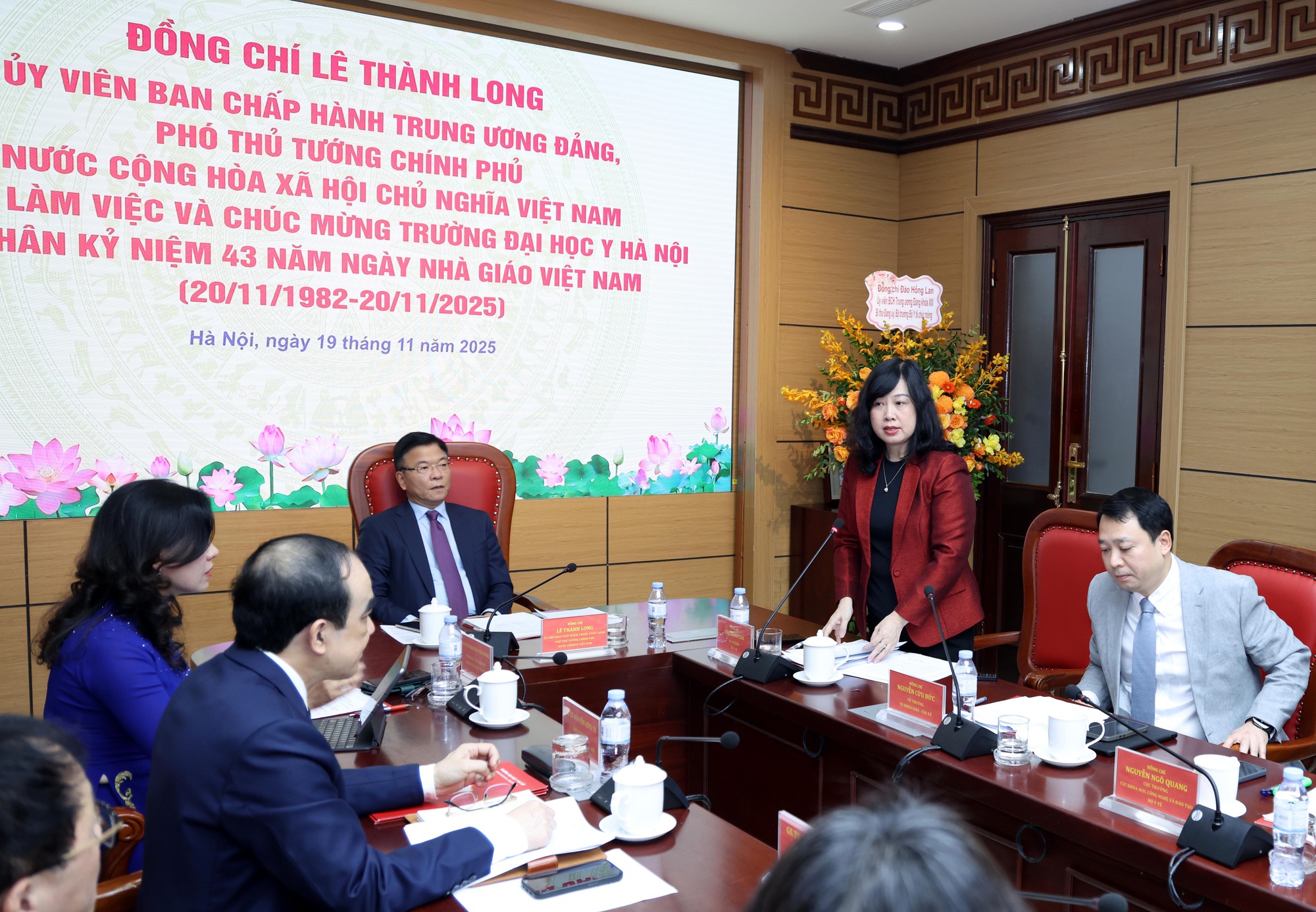 Phó Thủ tướng Lê Thành Long chỉ rõ 'thời cơ đặc biệt' cho sự phát triển của Đại học Y Hà Nội- Ảnh 5. Phó Thủ tướng Lê Thành Long chỉ rõ 'thời cơ đặc biệt' cho sự phát triển của Đại học Y Hà Nội- Ảnh 5.