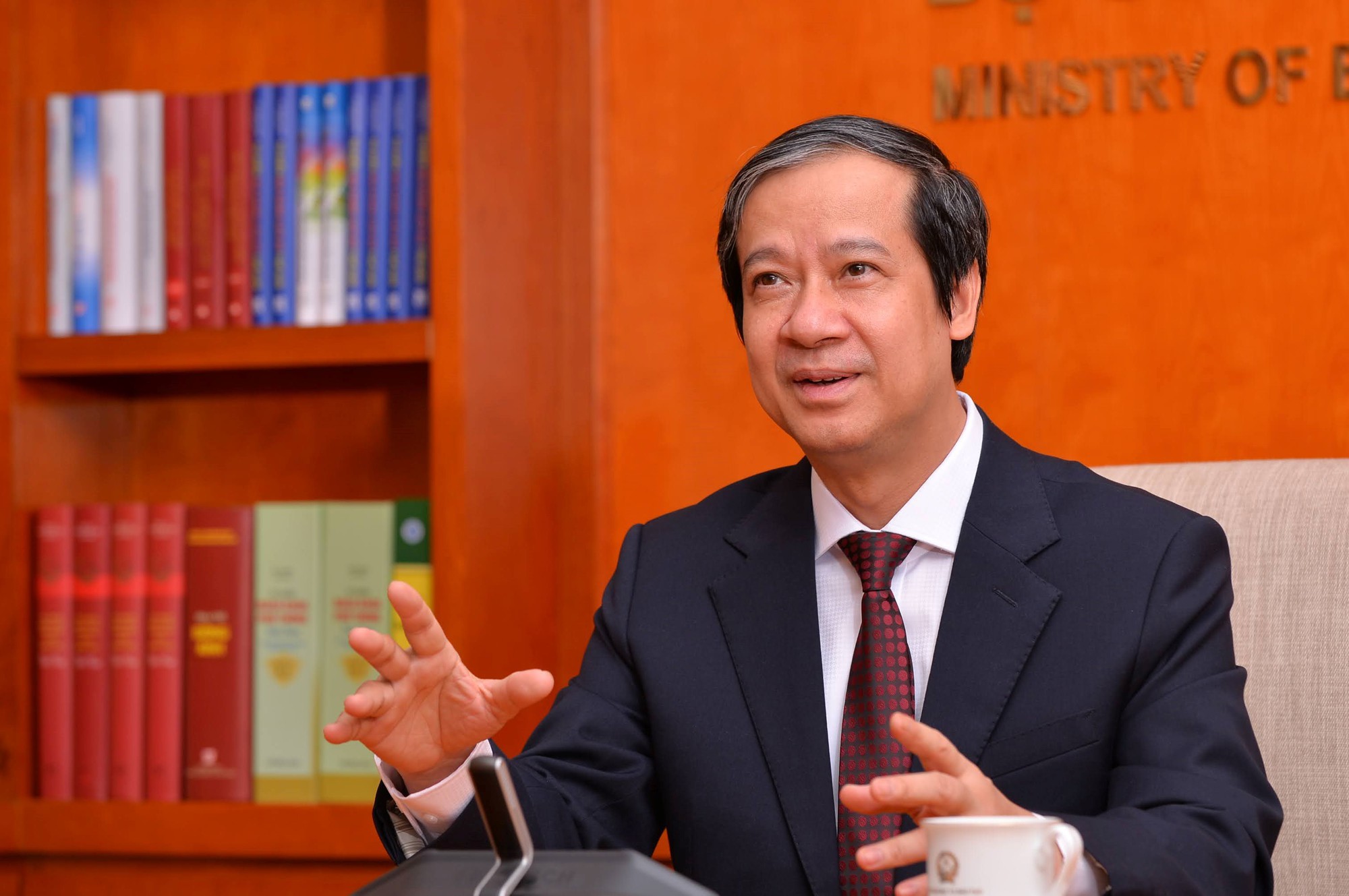 Giữ tôn nghiêm trong giáo dục: “Thầy ra thầy, trò ra trò”- Ảnh 1.