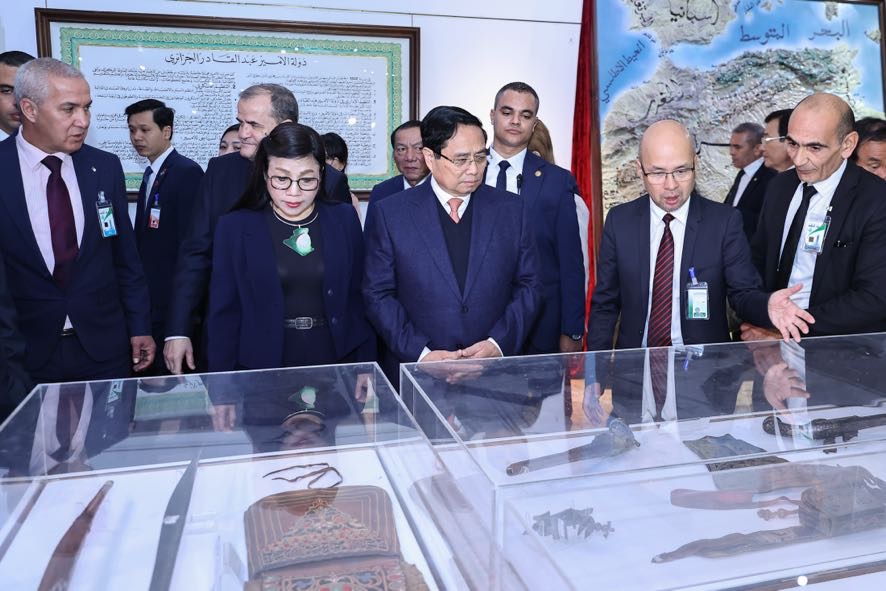 Thủ tướng tưởng niệm các anh hùng, liệt sĩ, cựu chiến binh của Algeria- Ảnh 6.