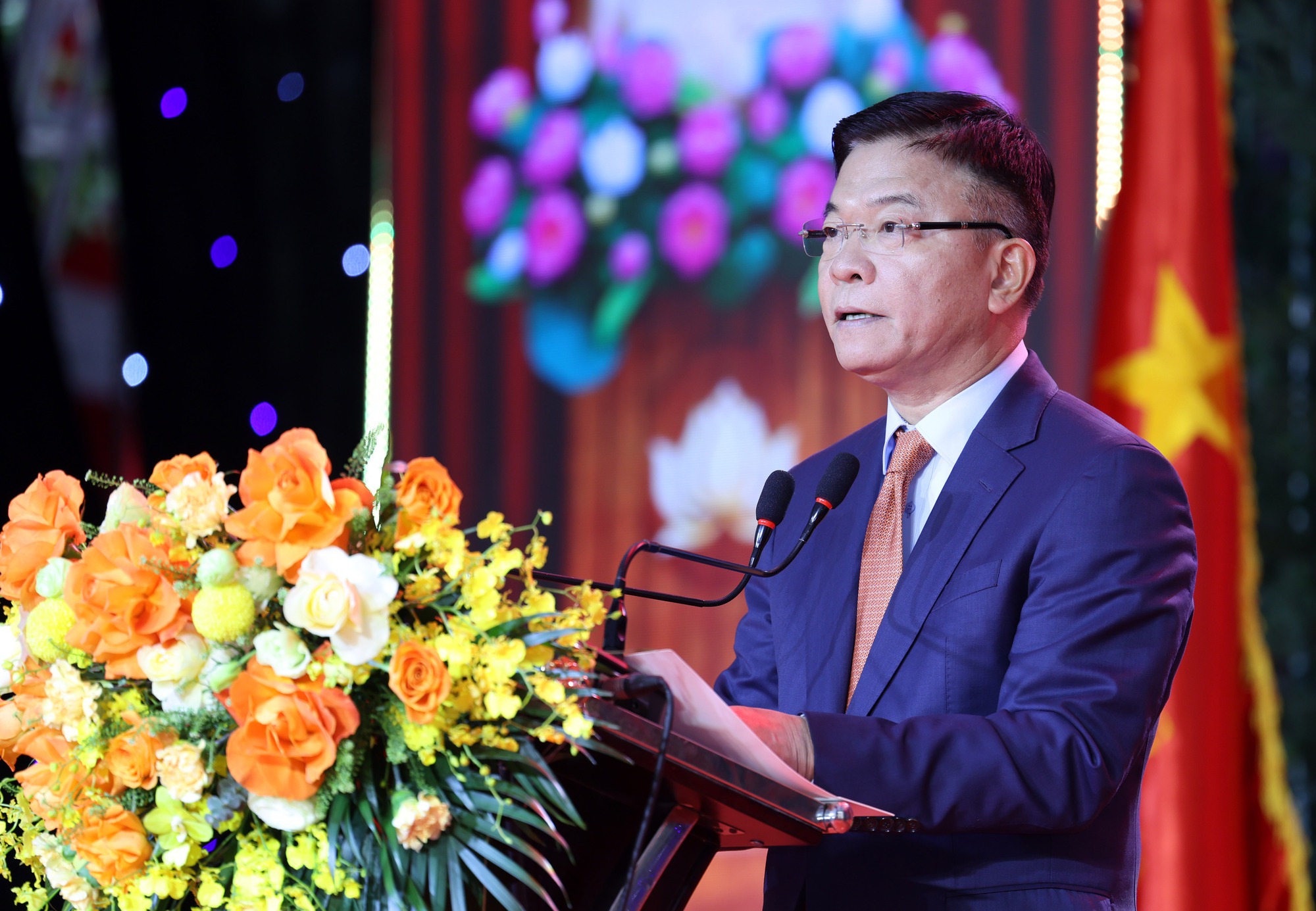 Khẳng định vai trò tiên phong, xứng đáng trung tâm nghiên cứu hàng đầu cả nước về khoa học xã hội và nhân văn- Ảnh 2.