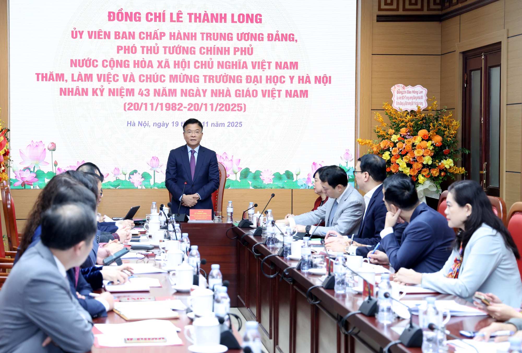 Phó Thủ tướng Lê Thành Long chỉ rõ 'thời cơ đặc biệt' cho sự phát triển của Đại học Y Hà Nội- Ảnh 3. Phó Thủ tướng Lê Thành Long chỉ rõ 'thời cơ đặc biệt' cho sự phát triển của Đại học Y Hà Nội- Ảnh 3.