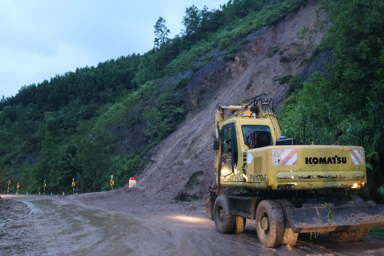 Mưa lũ tại Gia Lai, Đắk Lắk tiếp tục diễn biến phức tạp- Ảnh 1. Mưa lũ tại Gia Lai, Đắk Lắk tiếp tục diễn biến phức tạp- Ảnh 1.