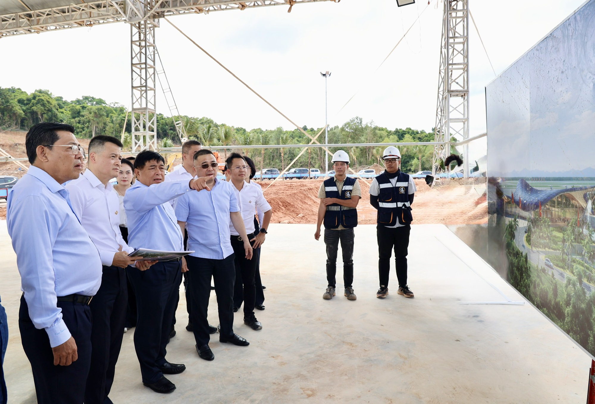 Công trình phục vụ Hội nghị APEC 2027: Hầu hết vướng mắc được tháo gỡ, bảo đảm tiến độ- Ảnh 2. Công trình phục vụ Hội nghị APEC 2027: Hầu hết vướng mắc được tháo gỡ, bảo đảm tiến độ- Ảnh 2.