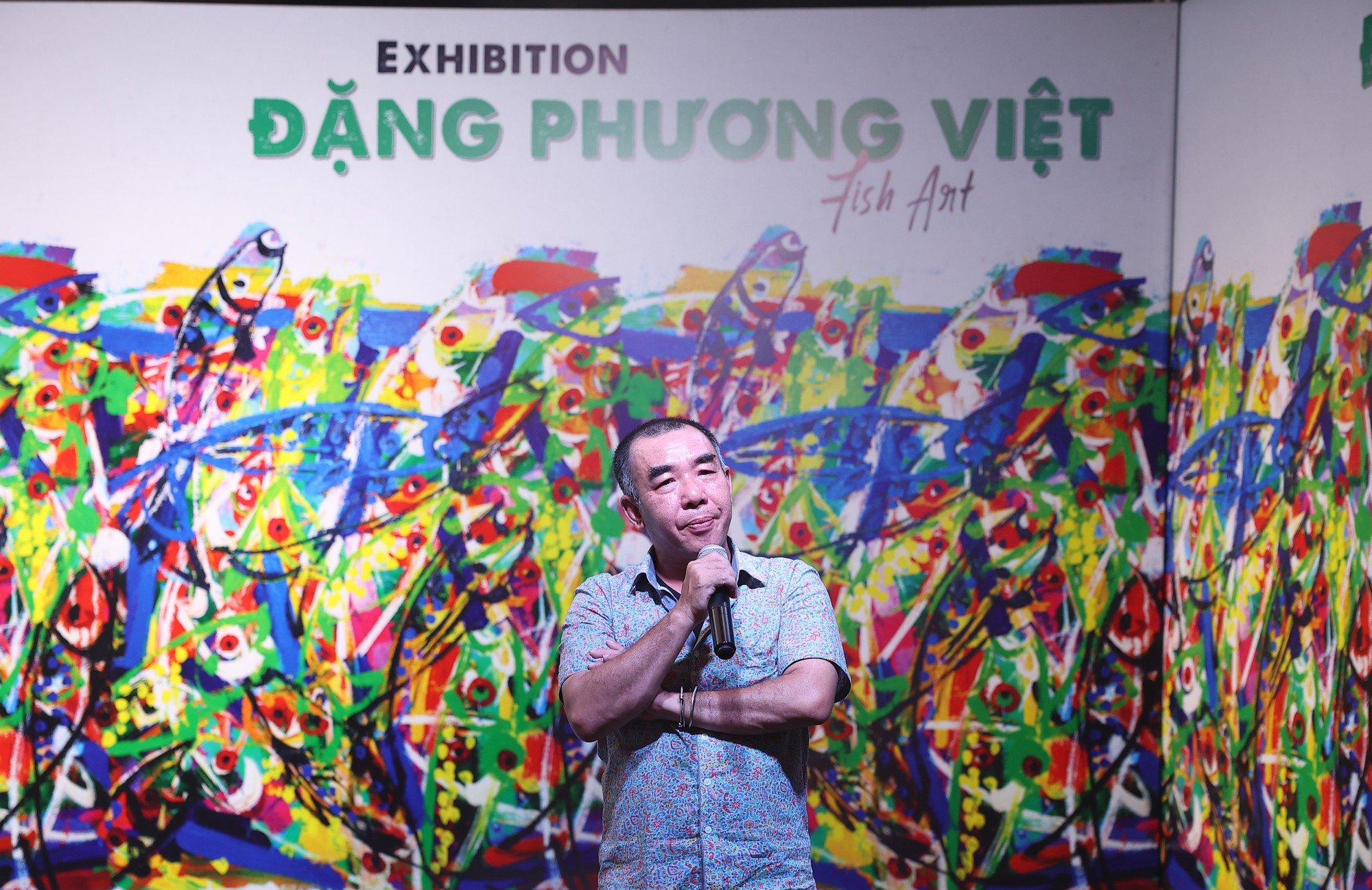 Nhà sưu tầm Phan Minh Thông 'bén duyên' cùng họa sĩ Đặng Phương Việt trong triển lãm 'Họa Cá'- Ảnh 3. Nhà sưu tầm Phan Minh Thông 'bén duyên' cùng họa sĩ Đặng Phương Việt trong triển lãm 'Họa Cá'- Ảnh 3.