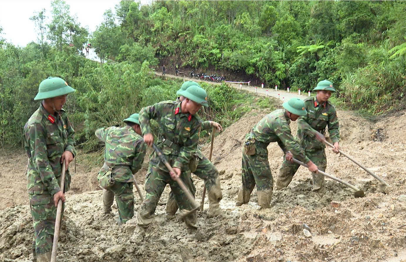 Quảng Ngãi mở đường, phá thế cô lập cho 5 thôn ở xã Ngọc Linh- Ảnh 2. Quảng Ngãi mở đường, phá thế cô lập cho 5 thôn ở xã Ngọc Linh- Ảnh 2.