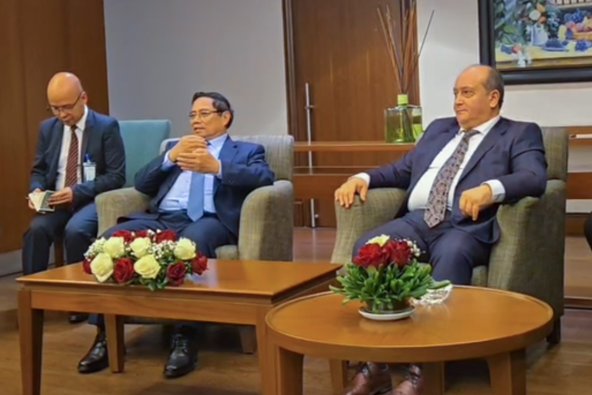 Hai Thủ tướng Việt Nam, Algeria làm việc với các doanh nghiệp để thúc đẩy các dự án cụ thể- Ảnh 2.