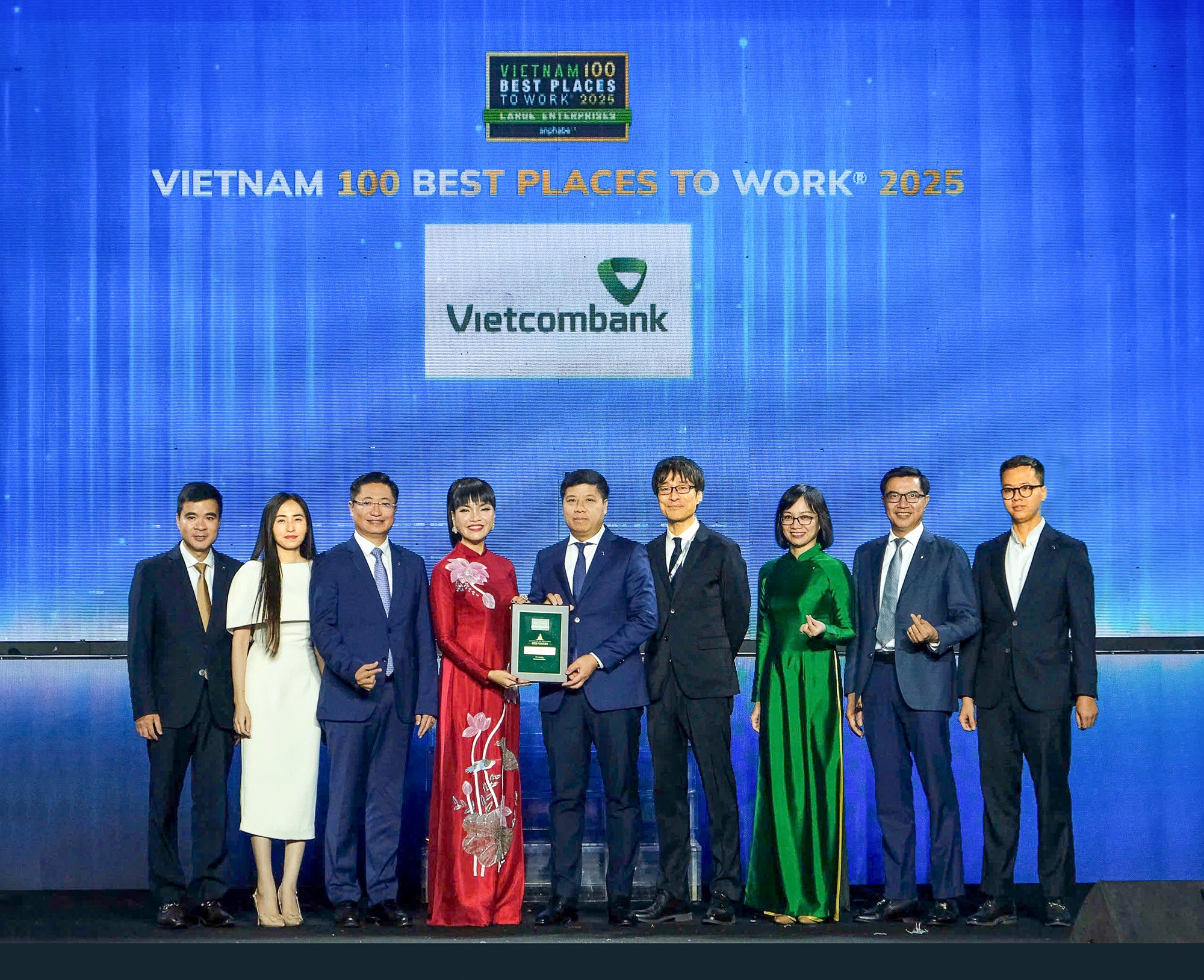 Vietcombank duy trì 10 năm liền đứng đầu nơi làm việc tốt nhất- Ảnh 1.