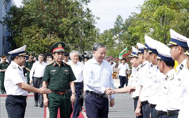 Tổng Bí thư Tô Lâm thăm, làm việc tại Vùng 5 Hải quân