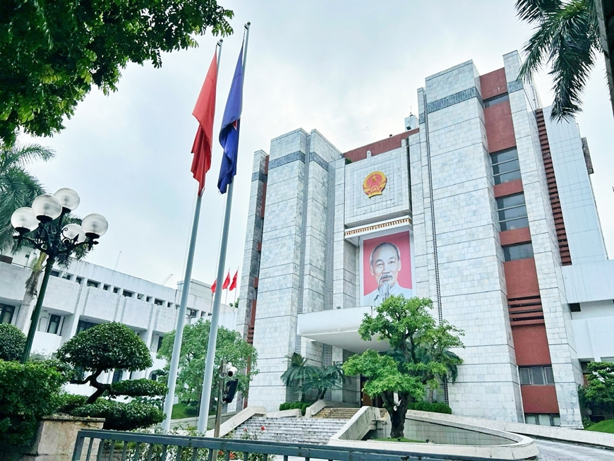chu-tich-ubnd-ha-noi-2445-1763626102162248670909.jpeg