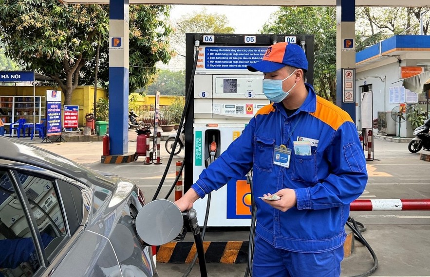 Giá xăng dầu giảm- Ảnh 1.
