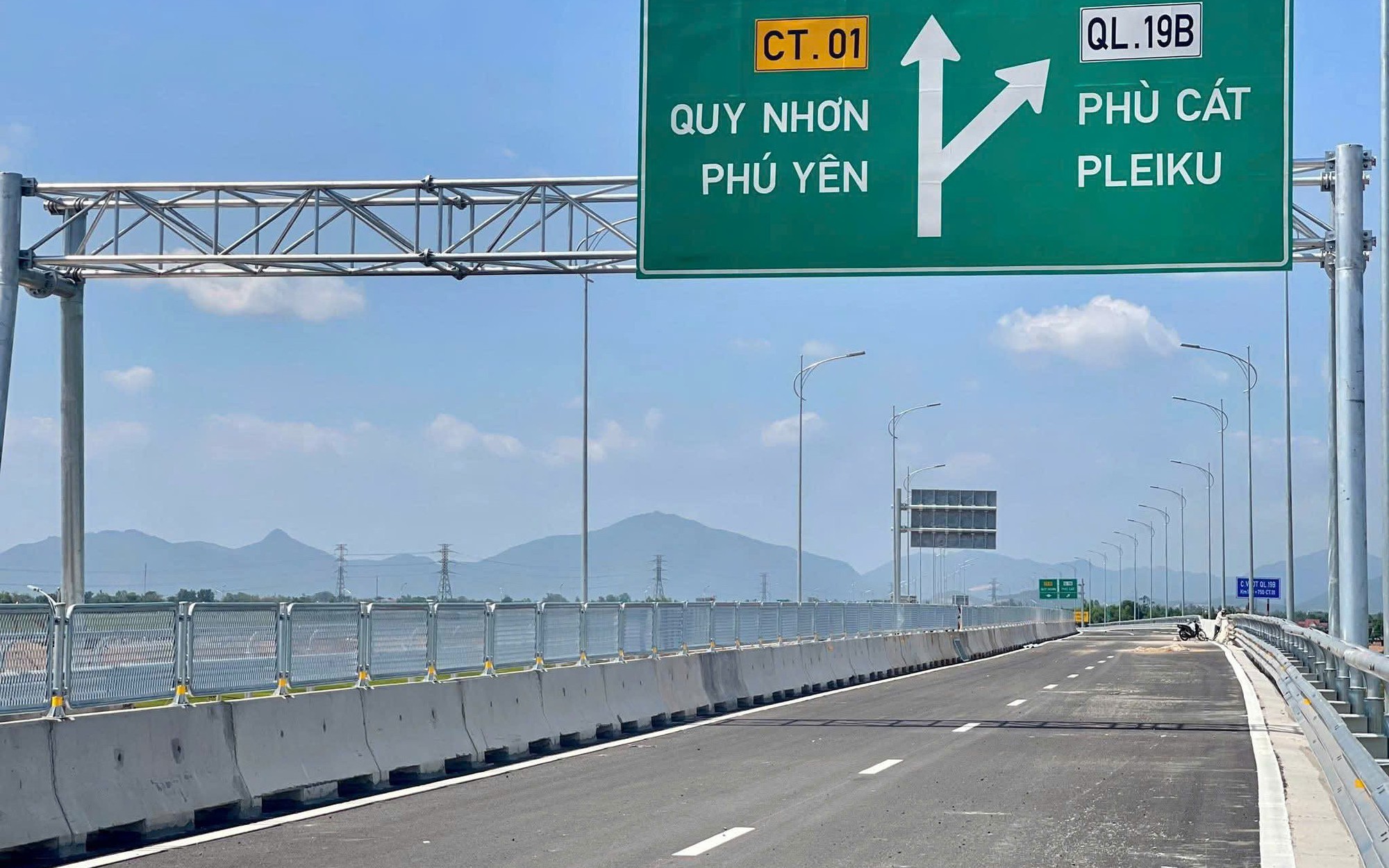 Khẩn trương chuẩn bị Lễ khánh thành, khởi công các công trình lớn chào mừng Đại hội Đảng lần thứ XIV