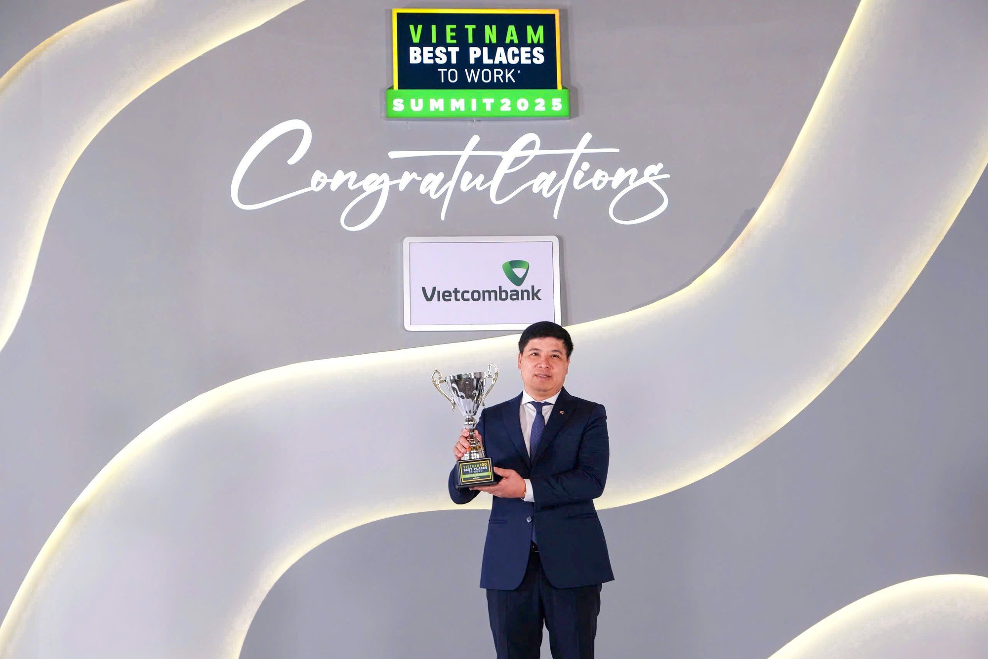 Vietcombank duy trì 10 năm liền đứng đầu nơi làm việc tốt nhất- Ảnh 2.
