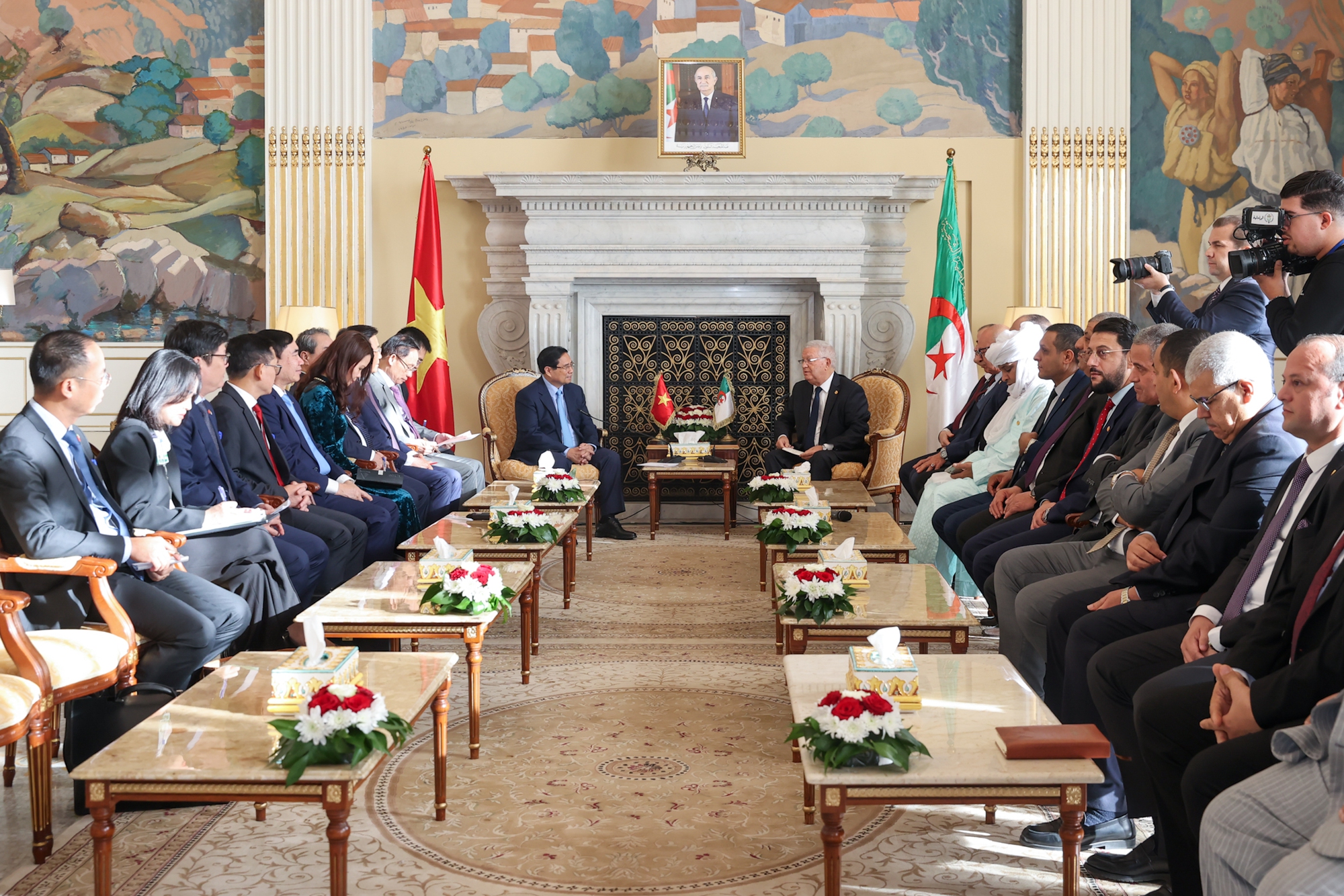 Thủ tướng Phạm Minh Chính hội kiến Chủ tịch Hội đồng Dân tộc Algeria- Ảnh 3.