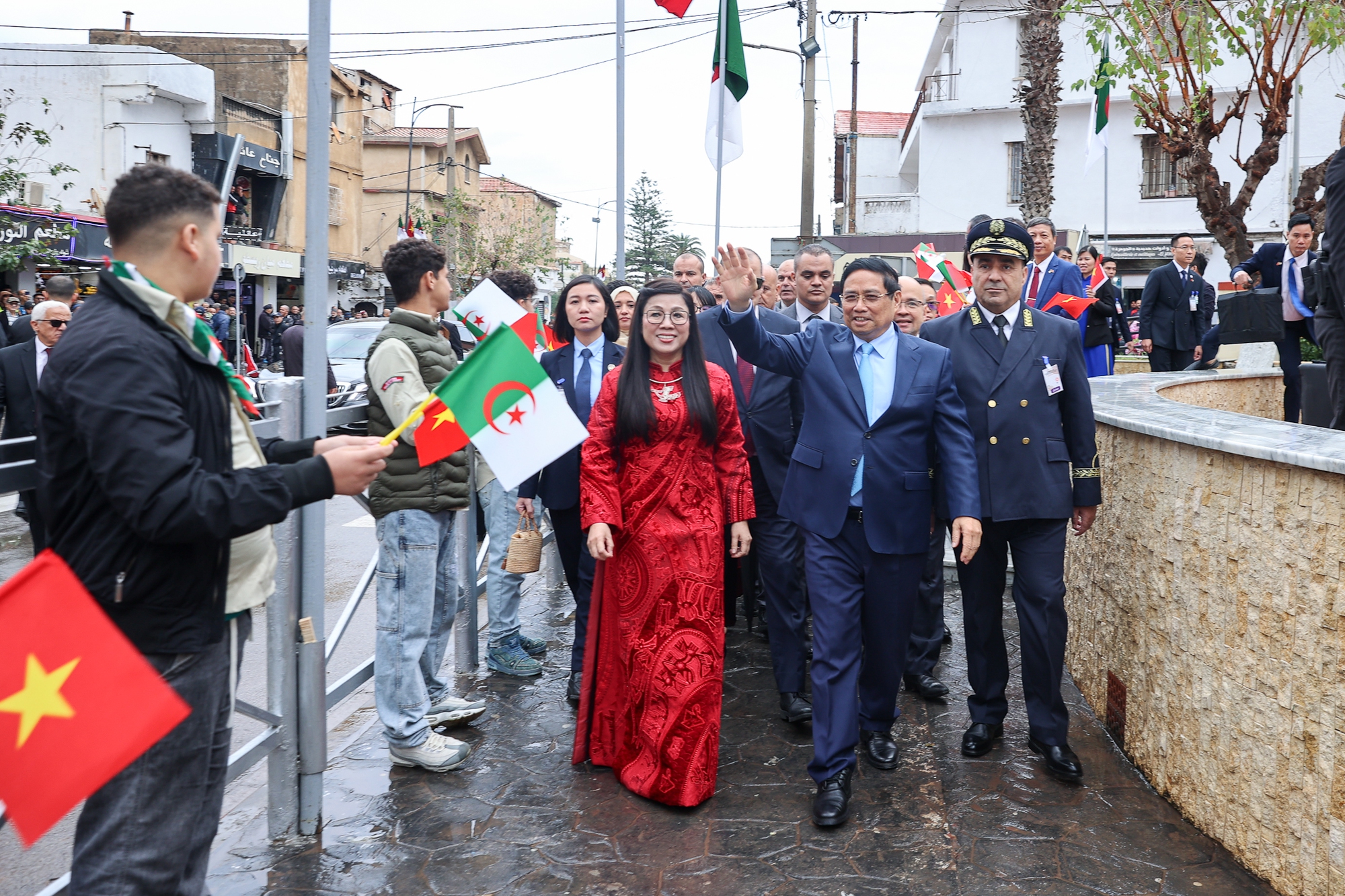Thủ tướng thăm Đại lộ Hồ Chí Minh và khánh thành bia tưởng niệm Người tại Algeria- Ảnh 1.
