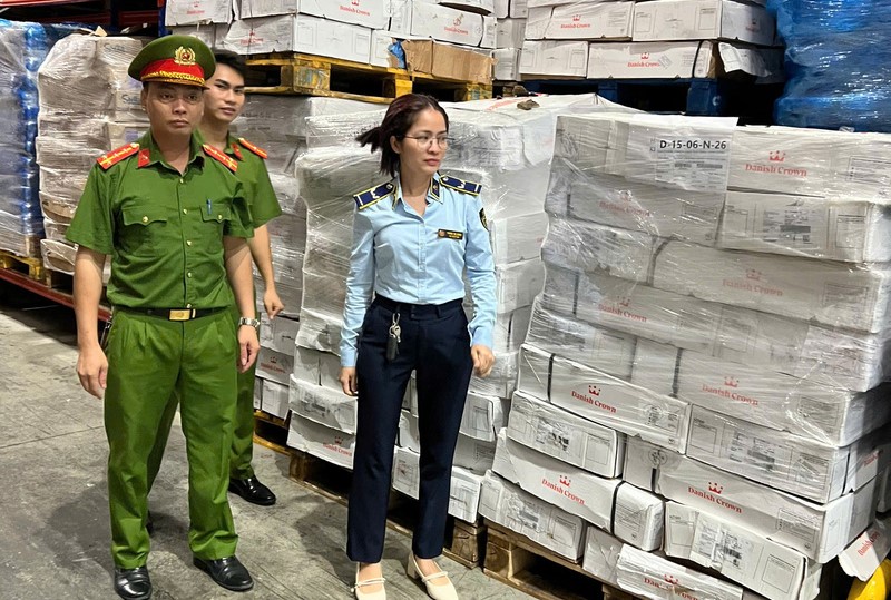 Hà Nội tiêu hủy 15 tấn xương lợn quá hạn- Ảnh 1.