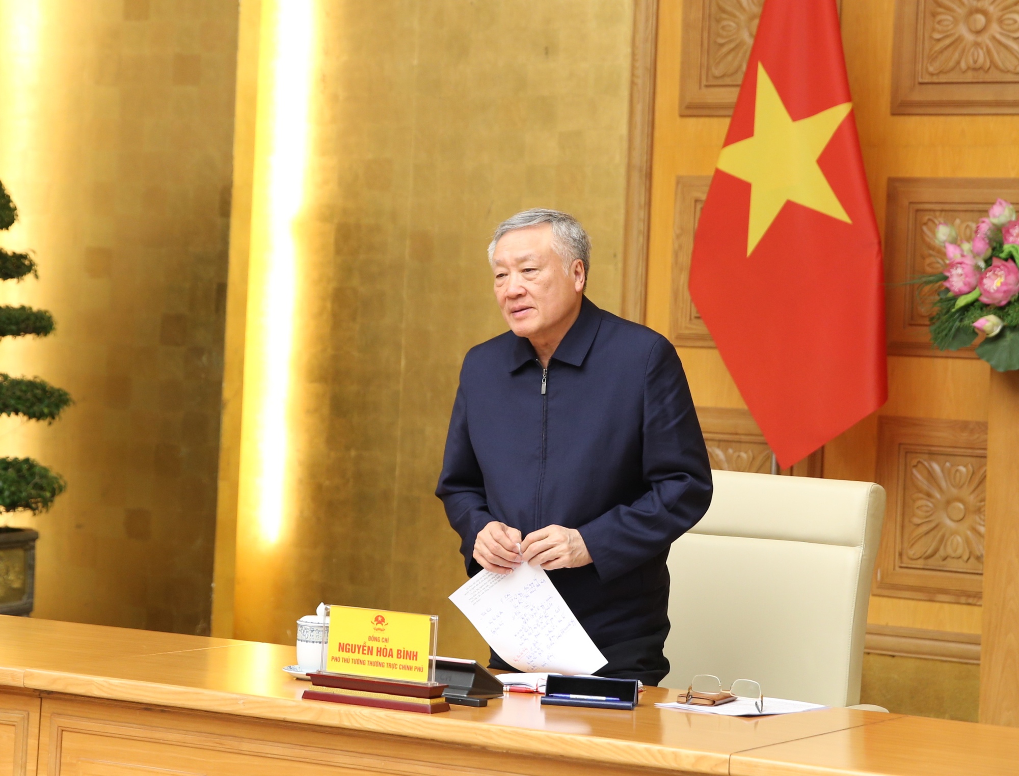 Thủ tướng: Huy động mọi lực lượng, bằng mọi cách cứu người trong mưa lũ- Ảnh 2. Thủ tướng: Huy động mọi lực lượng, bằng mọi cách cứu người trong mưa lũ- Ảnh 2.