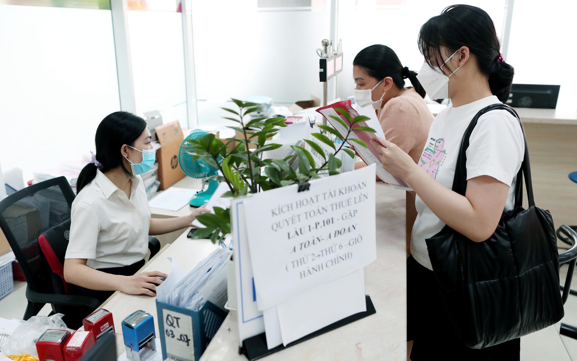 Không cần xã xác nhận thu nhập khi đăng ký người phụ thuộc