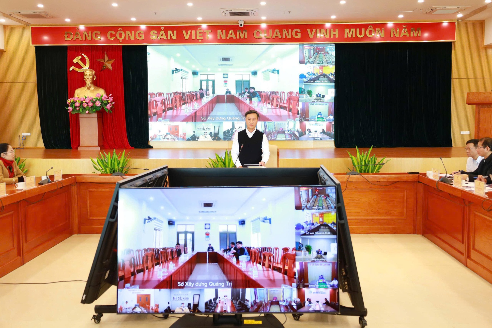 Bộ Xây dựng tăng tốc giải ngân vốn đầu tư công tháng cuối năm- Ảnh 1. Bộ Xây dựng tăng tốc giải ngân vốn đầu tư công tháng cuối năm- Ảnh 1.