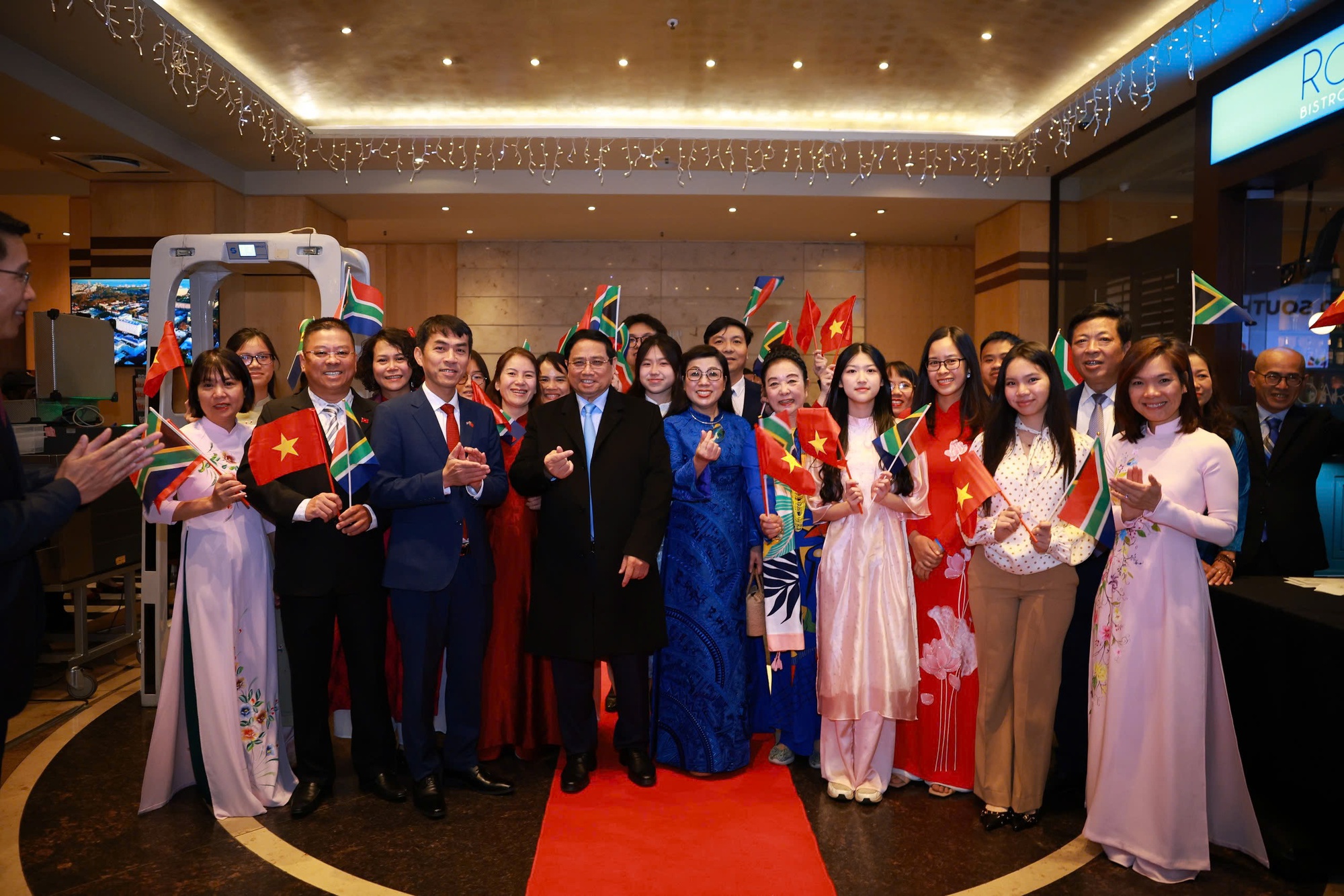 Thủ tướng Phạm Minh Chính tới Nam Phi tham dự Hội nghị thượng đỉnh G20- Ảnh 5.