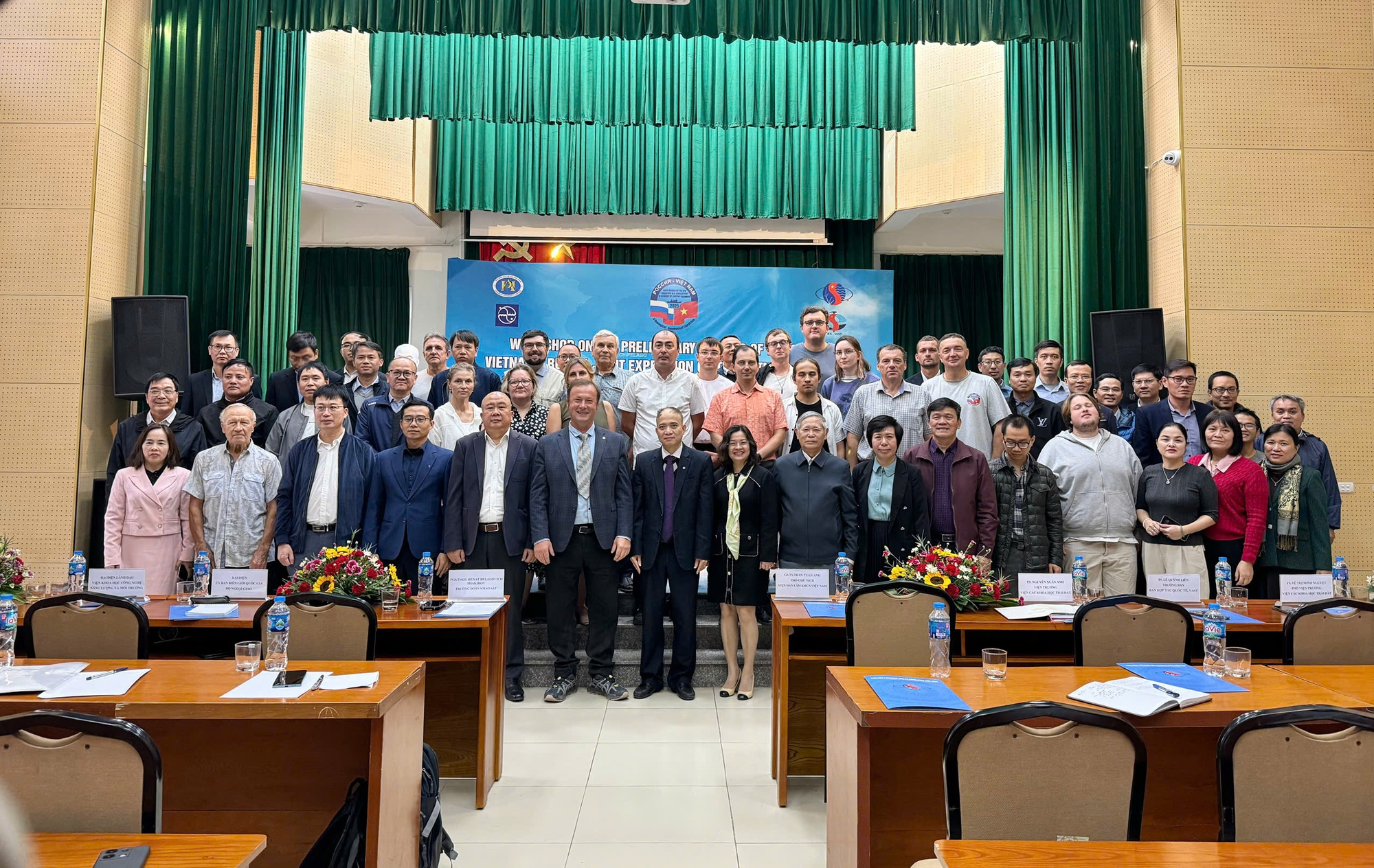 Hợp tác nghiên cứu biển Việt - Nga: Hoàn thành tốt đẹp chuyến khảo sát chung lần thứ hai- Ảnh 2. Hợp tác nghiên cứu biển Việt - Nga: Hoàn thành tốt đẹp chuyến khảo sát chung lần thứ hai- Ảnh 2.