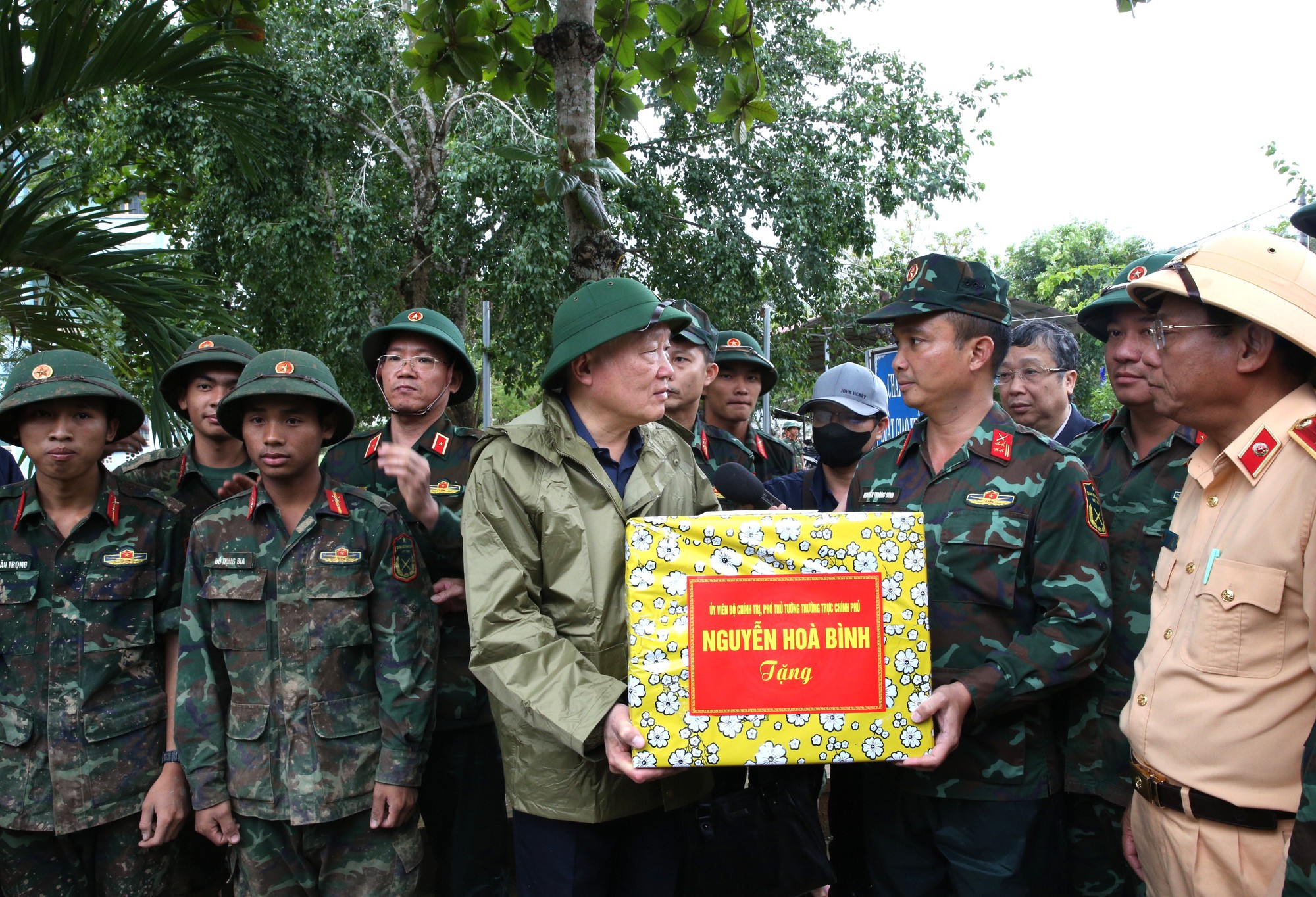 Đắk Lắk sớm khôi phục lại hoạt động kinh tế, ổn định đời sống người dân vùng lũ- Ảnh 4.