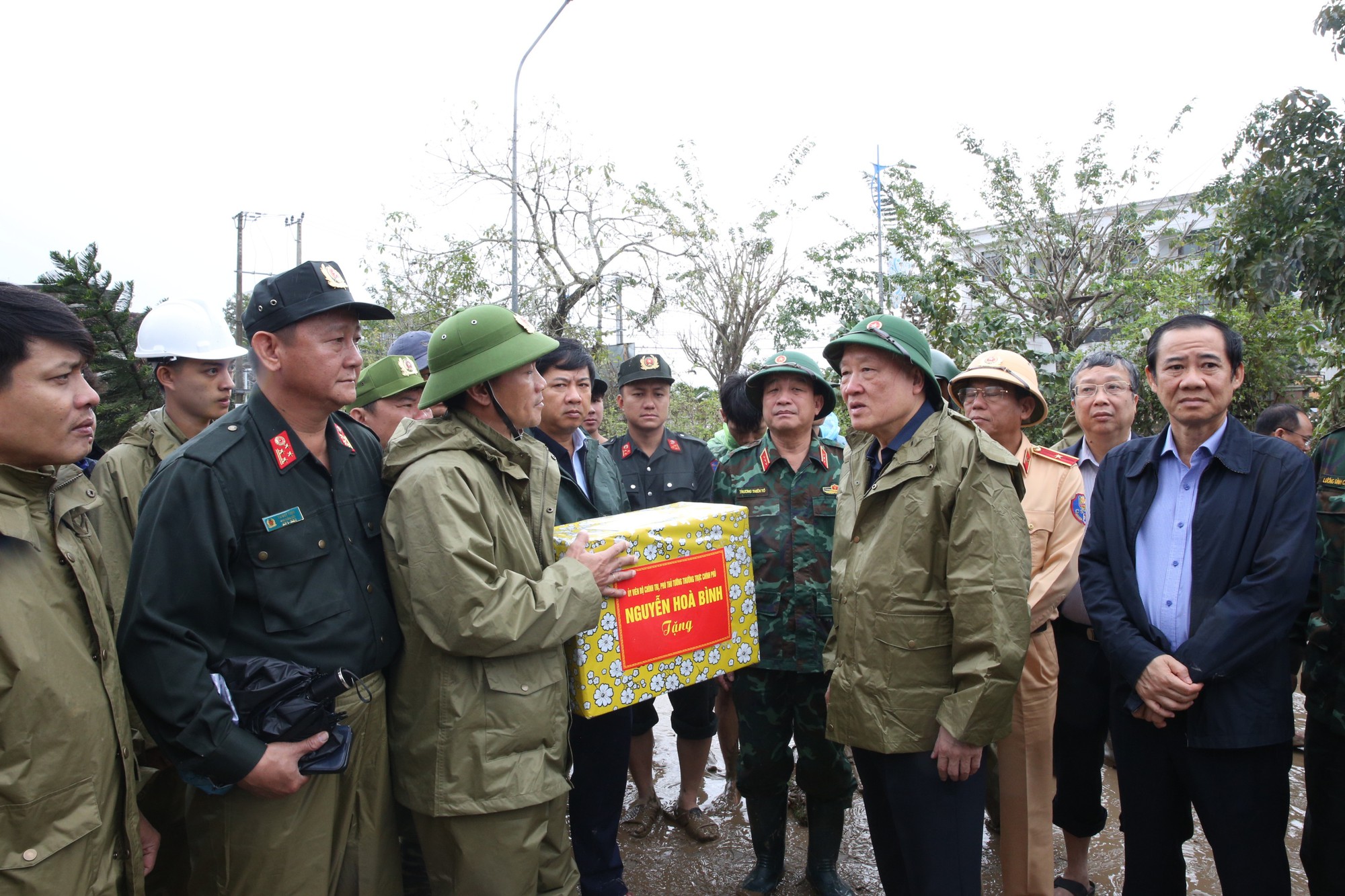 Đắk Lắk sớm khôi phục lại hoạt động kinh tế, ổn định đời sống người dân vùng lũ- Ảnh 5.