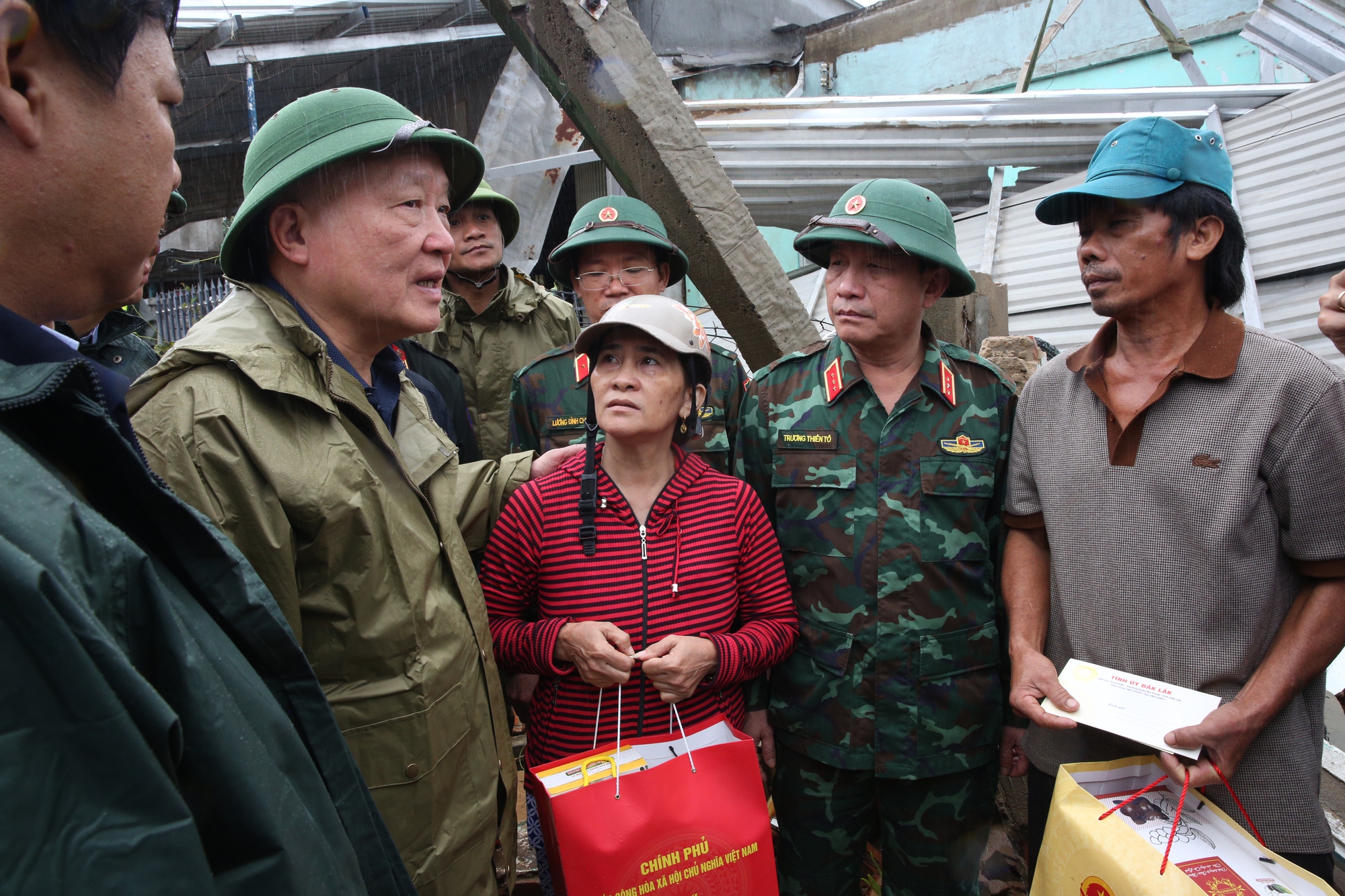 Đắk Lắk sớm khôi phục lại hoạt động kinh tế, ổn định đời sống người dân vùng lũ- Ảnh 6.