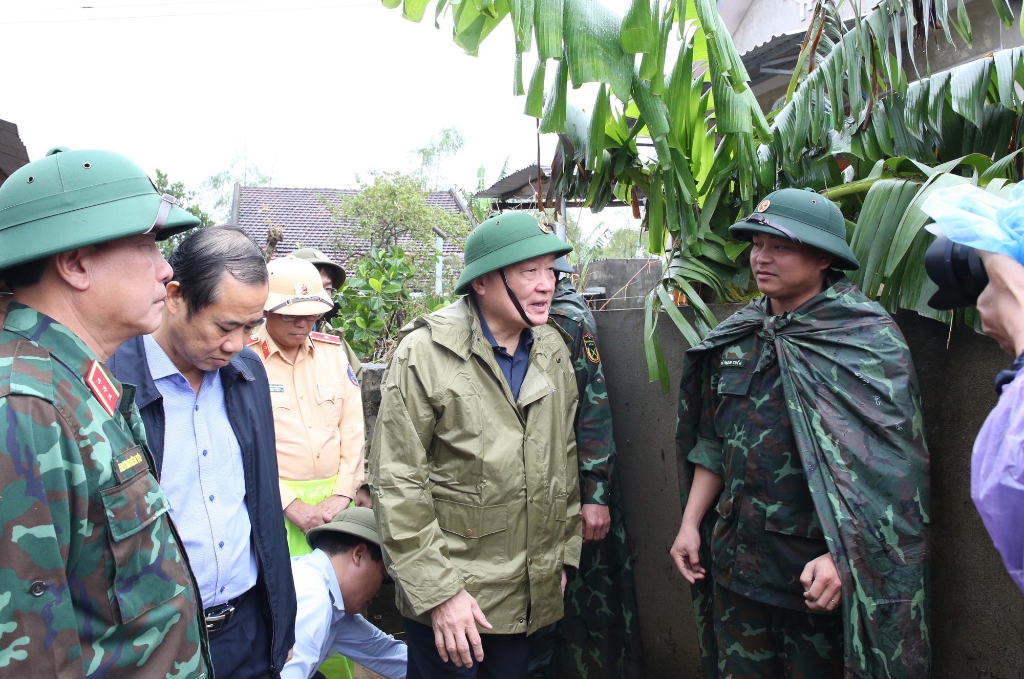 Đắk Lắk sớm khôi phục lại hoạt động kinh tế, ổn định đời sống người dân vùng lũ- Ảnh 2.